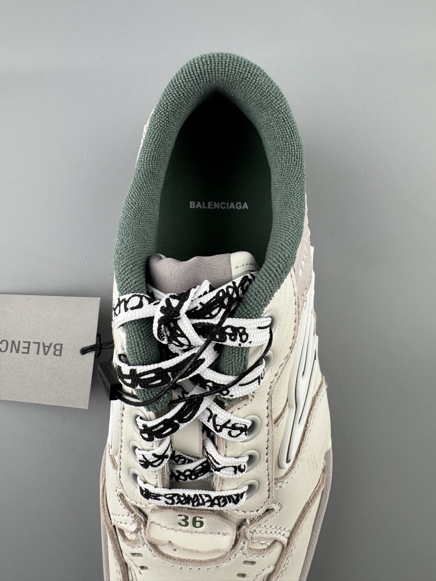 Balenciaga HAMPTONS WORN-OUT Sneaker Design: Round-toe, lace-up, low-top casual style Unisex model - Image 7