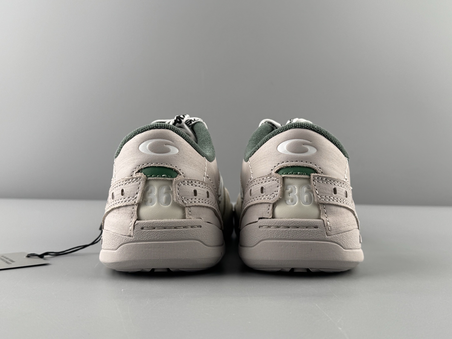 Balenciaga HAMPTONS WORN-OUT Sneaker Design: Round-toe, lace-up, low-top casual style Unisex model - Image 15