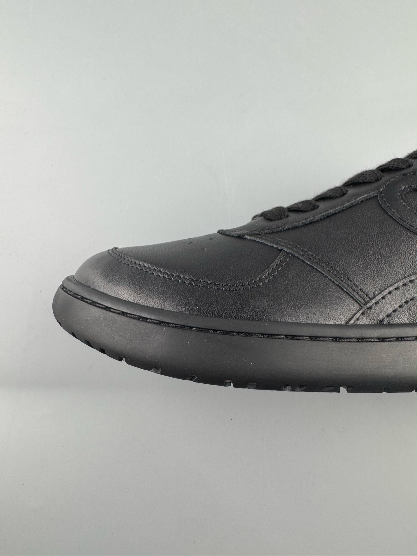 LOEWE Jambo Low-Top Sneakers Material: Premium cow leather Style: Flat, lace-up, low-top casual sneaker - Image 7