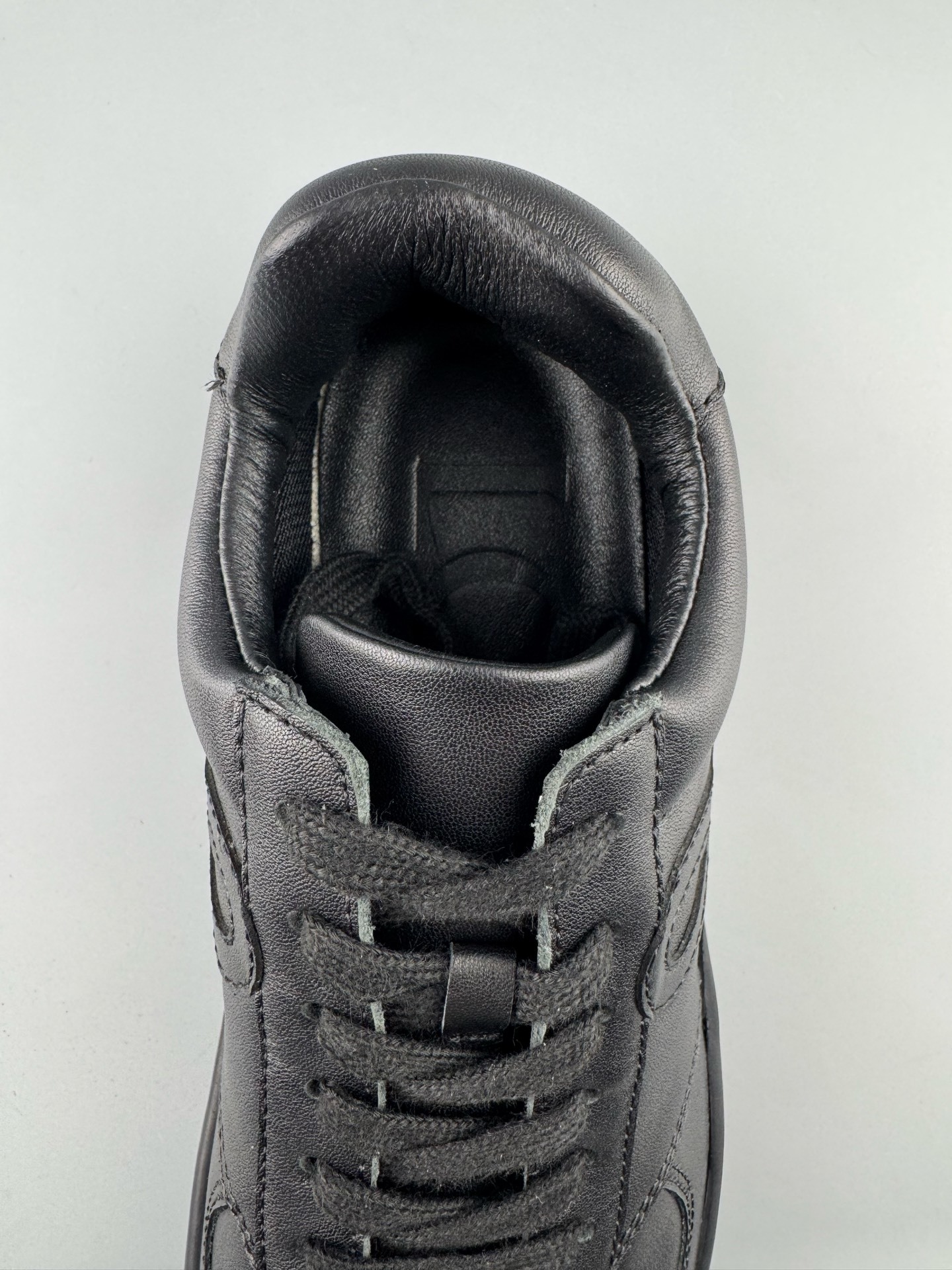 LOEWE Jambo Low-Top Sneakers Material: Premium cow leather Style: Flat, lace-up, low-top casual sneaker - Image 9