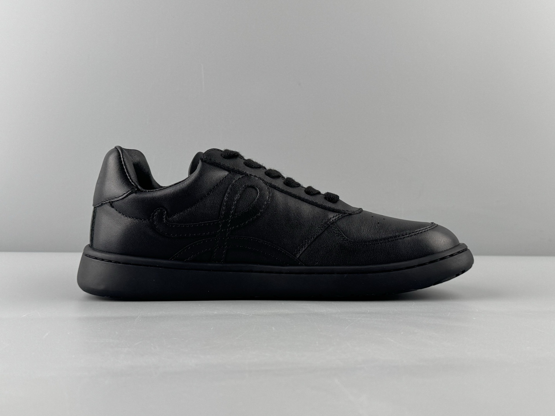 LOEWE Jambo Low-Top Sneakers Material: Premium cow leather Style: Flat, lace-up, low-top casual sneaker - Image 15