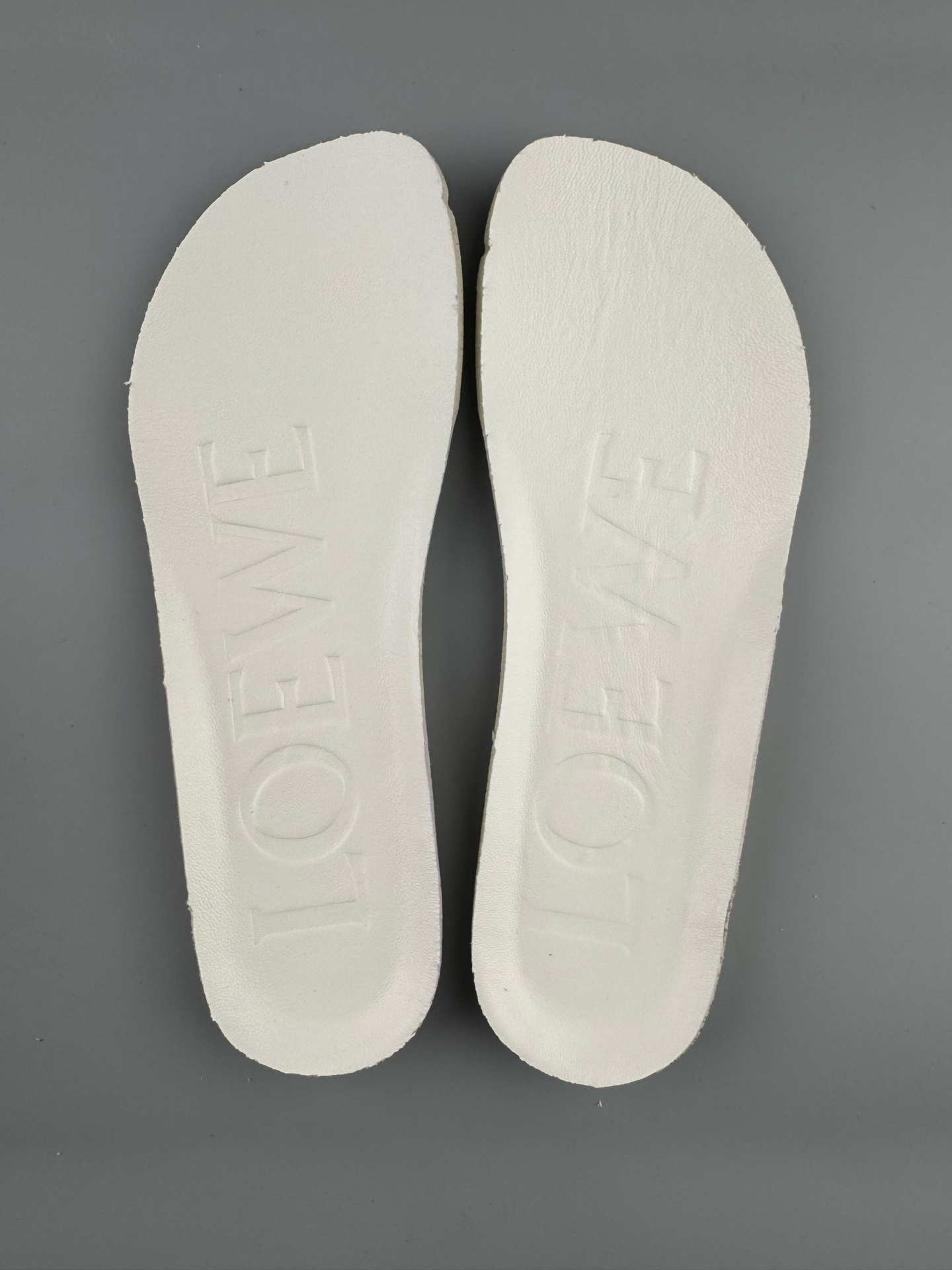 LOEWE Jambo Low-Top Sneakers Material: Premium cow leather Style: Flat, lace-up, low-top casual sneaker - Image 14