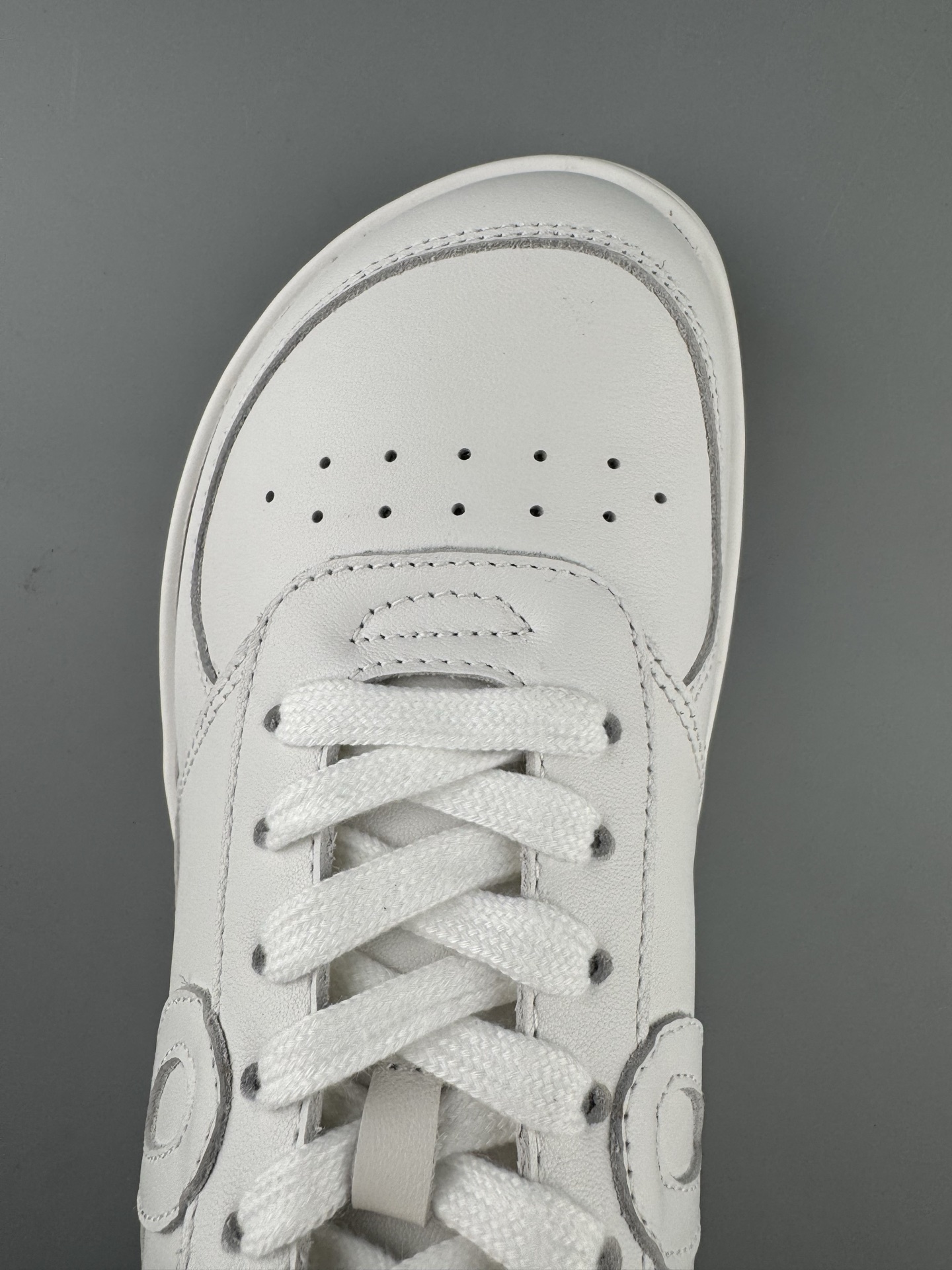 LOEWE Jambo Low-Top Sneakers Material: Premium cow leather Style: Flat, lace-up, low-top casual sneaker - Image 13