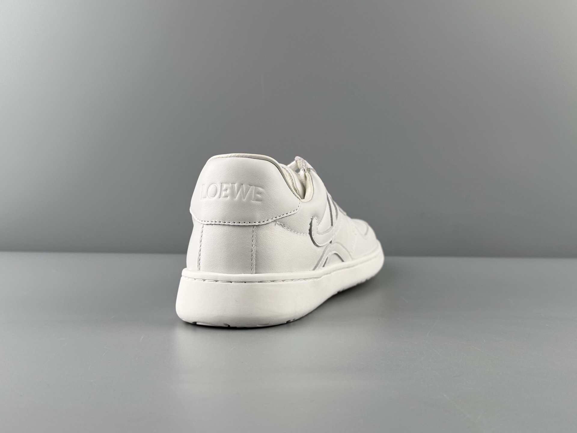 LOEWE Jambo Low-Top Sneakers Material: Premium cow leather Style: Flat, lace-up, low-top casual sneaker - Image 11