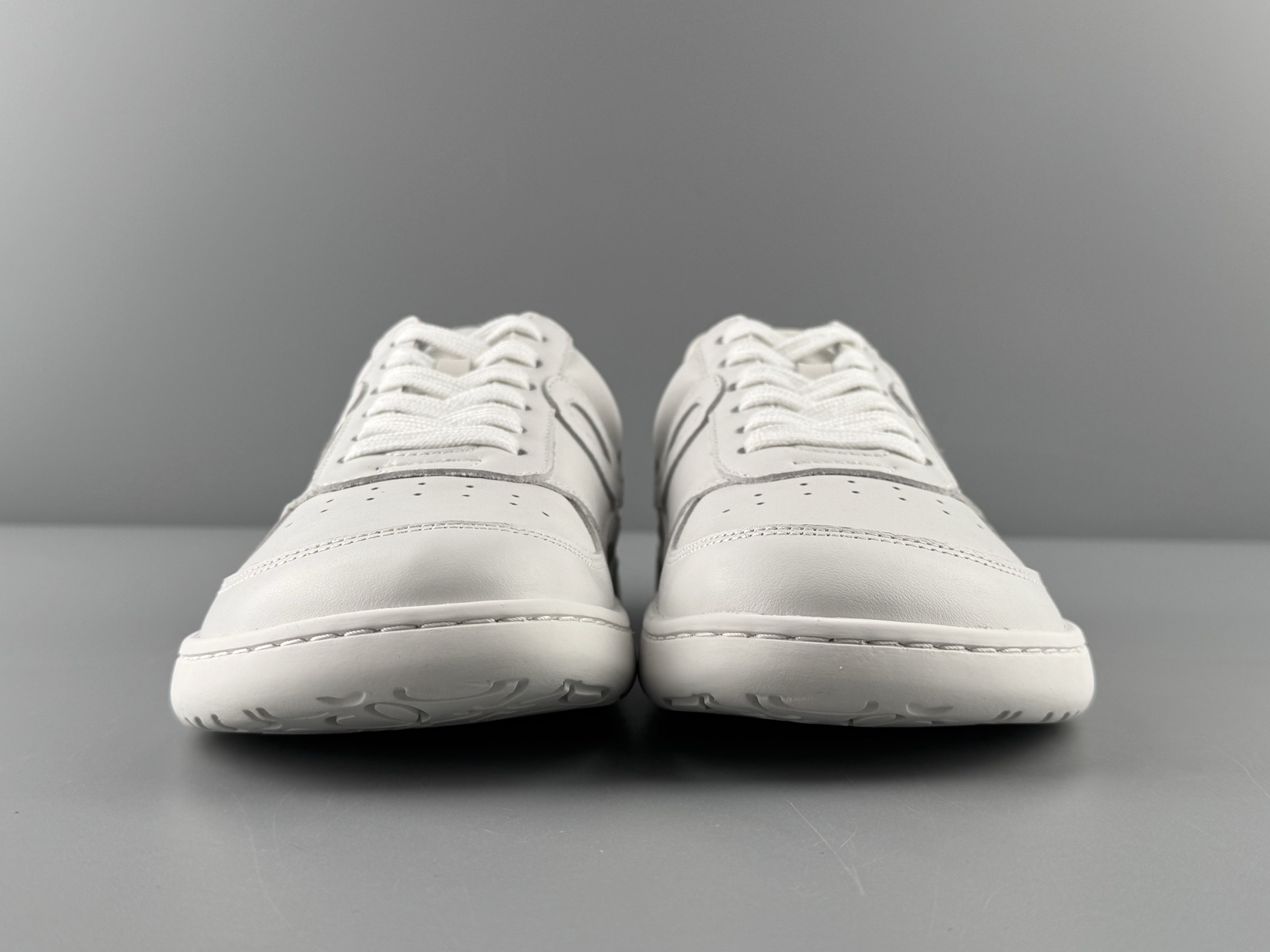 LOEWE Jambo Low-Top Sneakers Material: Premium cow leather Style: Flat, lace-up, low-top casual sneaker - Image 3