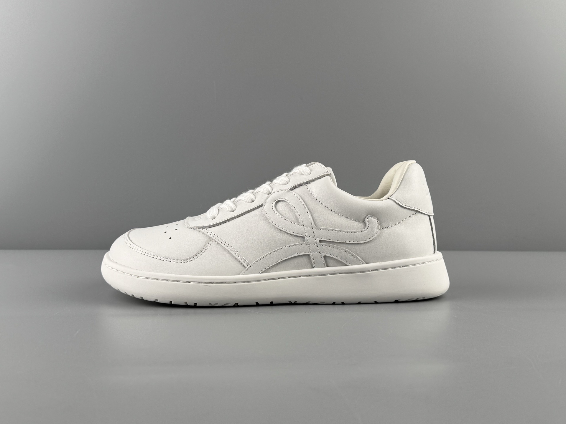 LOEWE Jambo Low-Top Sneakers Material: Premium cow leather Style: Flat, lace-up, low-top casual sneaker