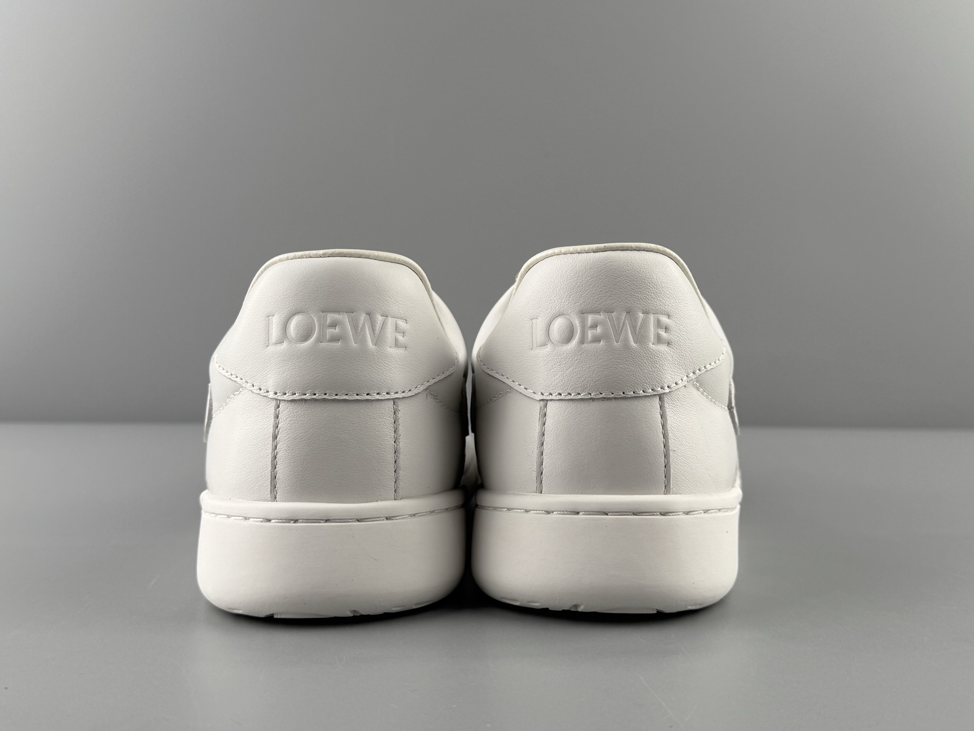 LOEWE Jambo Low-Top Sneakers Material: Premium cow leather Style: Flat, lace-up, low-top casual sneaker - Image 9