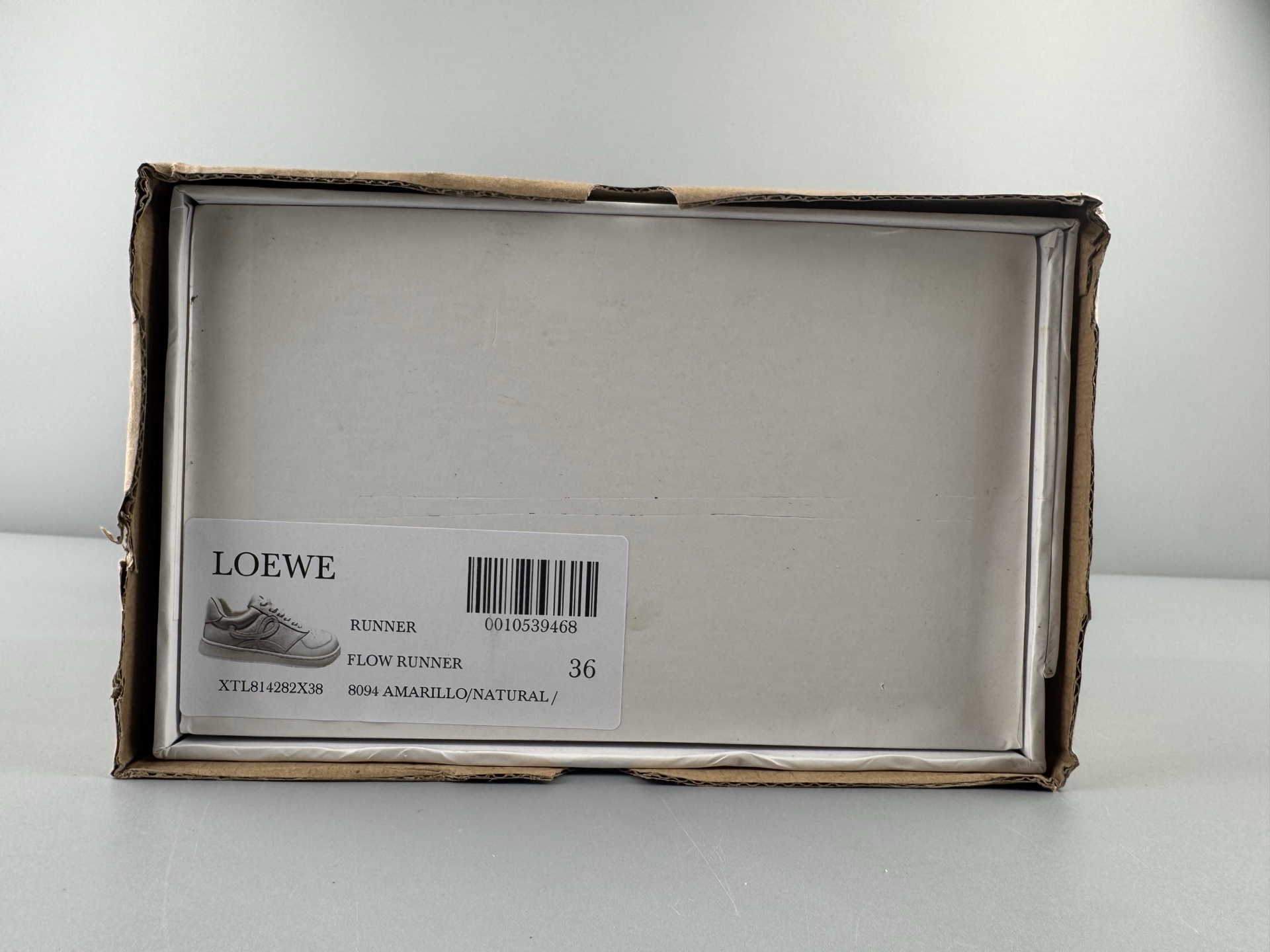 LOEWE Jambo Low-Top Sneakers Material: Premium cow leather Style: Flat, lace-up, low-top casual sneaker - Image 4