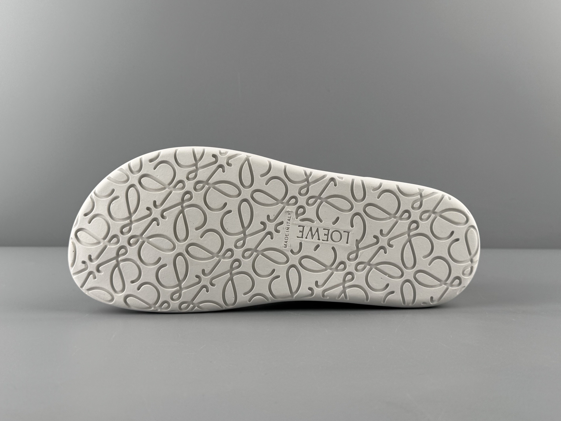 LOEWE Jambo Low-Top Sneakers Material: Premium cow leather Style: Flat, lace-up, low-top casual sneaker - Image 6