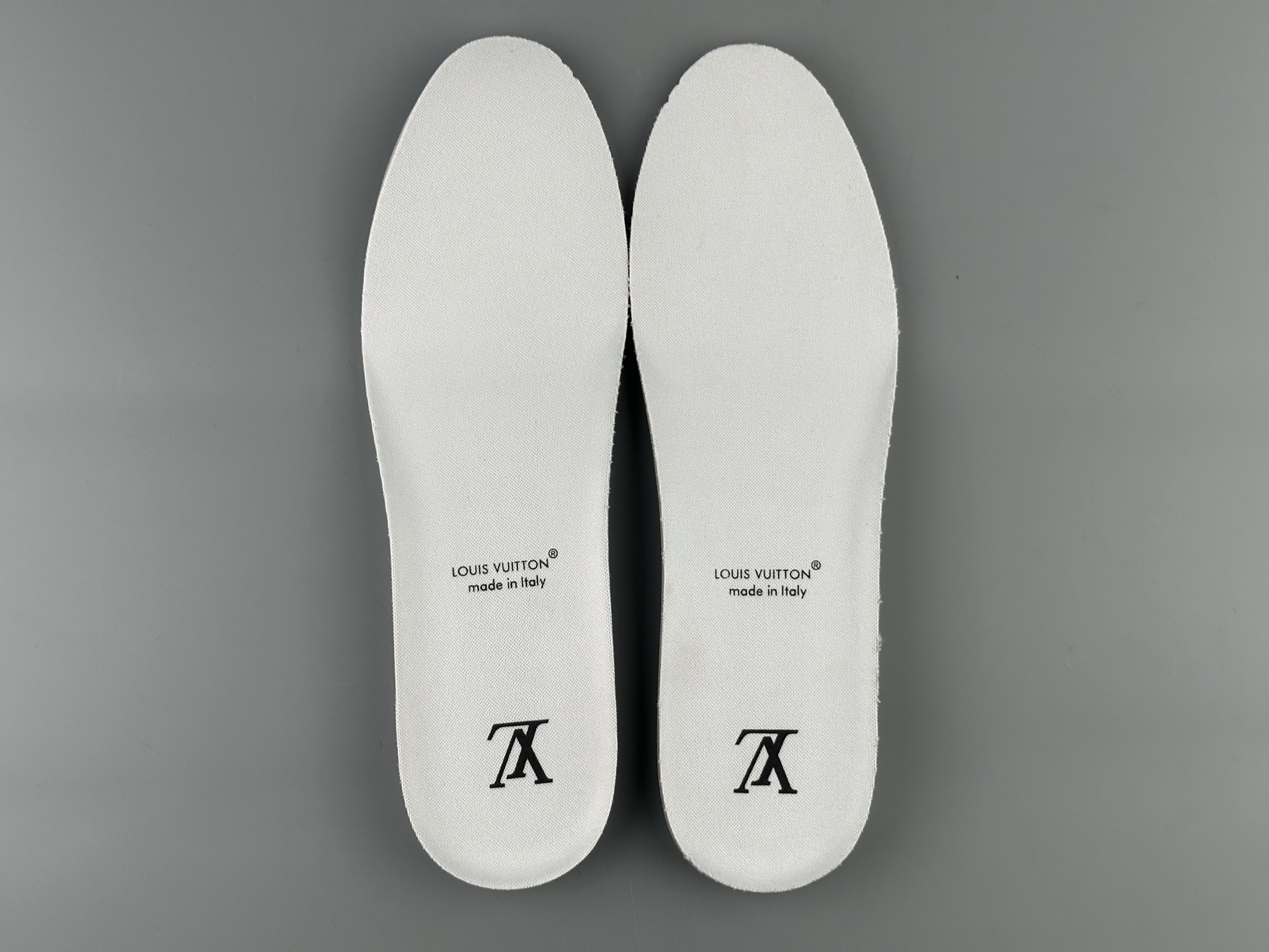 Louis Vuitton Trainer “Khaki Denim” (2025 Latest Version) Independently molded TPU drip plastic components Refined last shape through multiple manual adjustments Crafted with top-tier materials for the outsole Exceptional attention to detail — 99% accurate to the original - Image 3