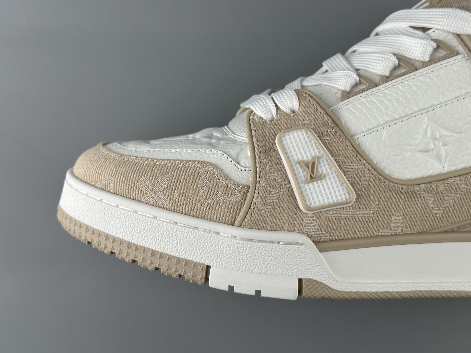 Louis Vuitton Trainer “Khaki Denim” (2025 Latest Version) Independently molded TPU drip plastic components Refined last shape through multiple manual adjustments Crafted with top-tier materials for the outsole Exceptional attention to detail — 99% accurate to the original - Image 4