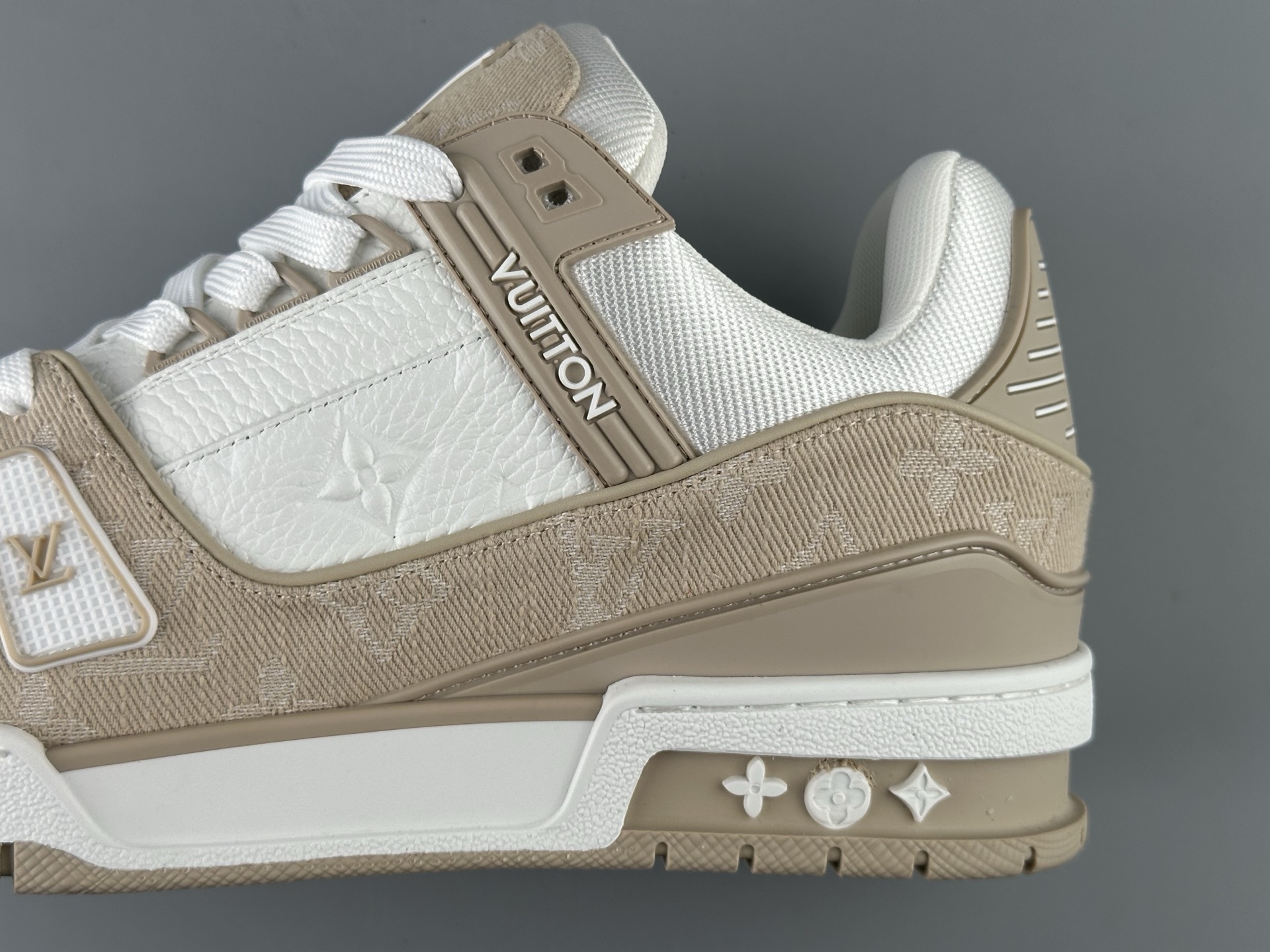 Louis Vuitton Trainer “Khaki Denim” (2025 Latest Version) Independently molded TPU drip plastic components Refined last shape through multiple manual adjustments Crafted with top-tier materials for the outsole Exceptional attention to detail — 99% accurate to the original - Image 8