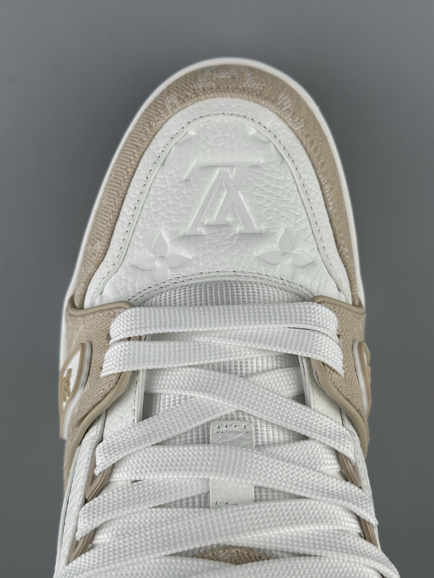 Louis Vuitton Trainer “Khaki Denim” (2025 Latest Version) Independently molded TPU drip plastic components Refined last shape through multiple manual adjustments Crafted with top-tier materials for the outsole Exceptional attention to detail — 99% accurate to the original - Image 9
