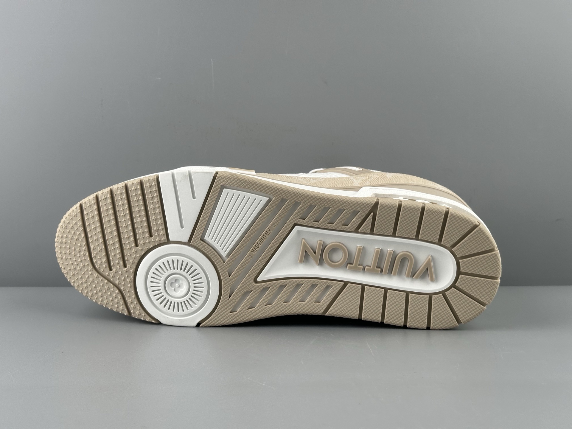 Louis Vuitton Trainer “Khaki Denim” (2025 Latest Version) Independently molded TPU drip plastic components Refined last shape through multiple manual adjustments Crafted with top-tier materials for the outsole Exceptional attention to detail — 99% accurate to the original - Image 12