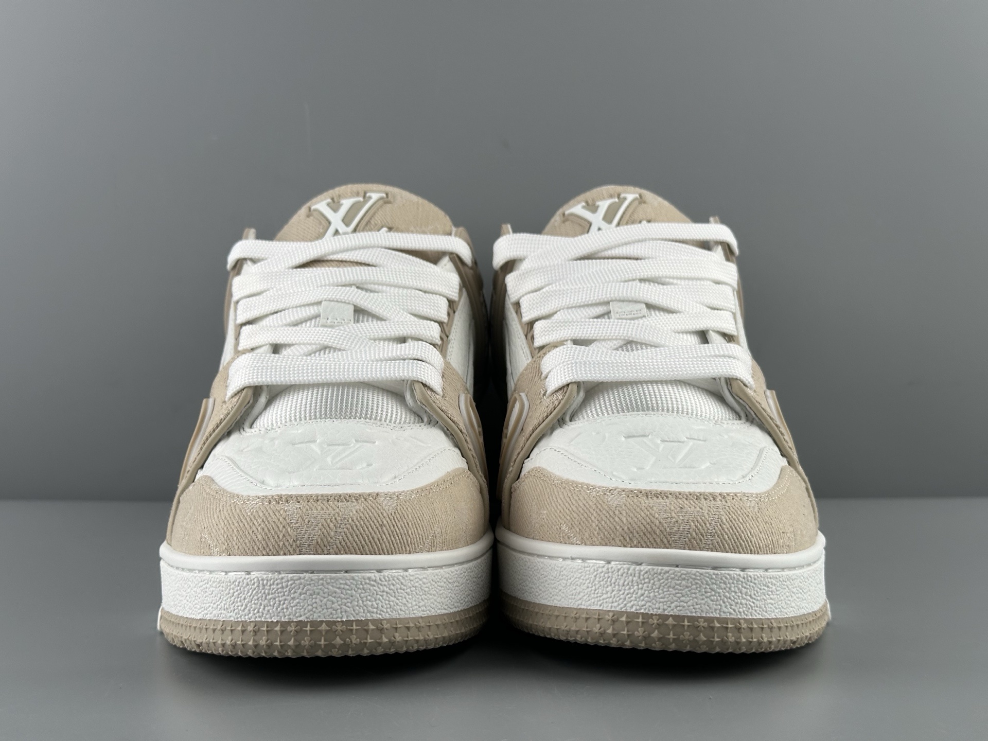 Louis Vuitton Trainer “Khaki Denim” (2025 Latest Version) Independently molded TPU drip plastic components Refined last shape through multiple manual adjustments Crafted with top-tier materials for the outsole Exceptional attention to detail — 99% accurate to the original - Image 13