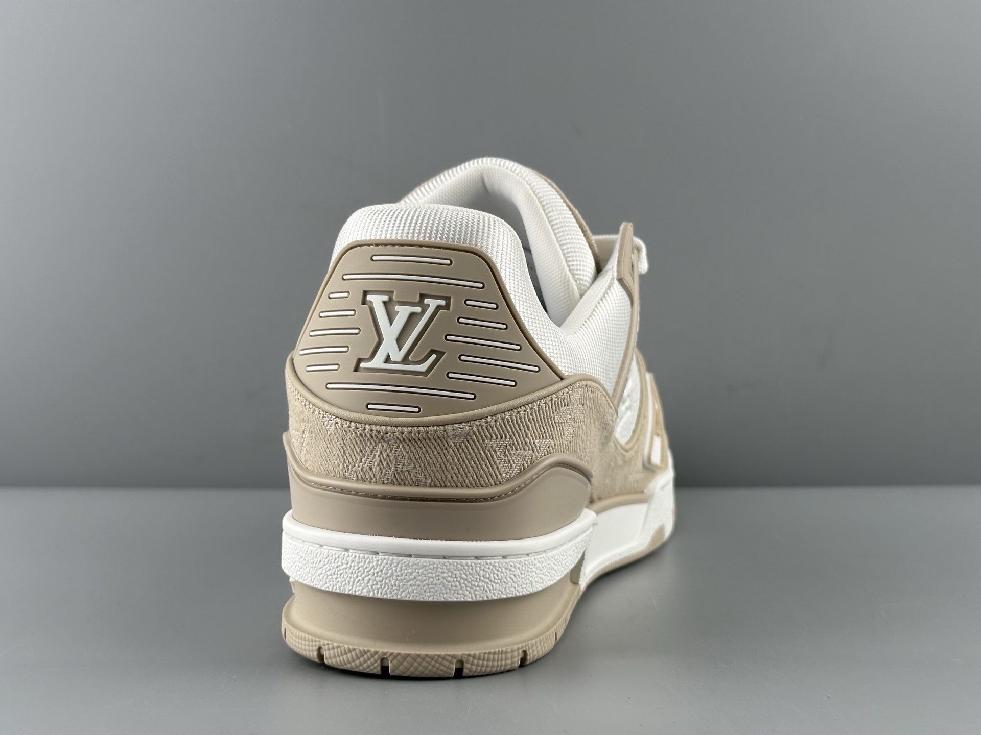 Louis Vuitton Trainer “Khaki Denim” (2025 Latest Version) Independently molded TPU drip plastic components Refined last shape through multiple manual adjustments Crafted with top-tier materials for the outsole Exceptional attention to detail — 99% accurate to the original - Image 15
