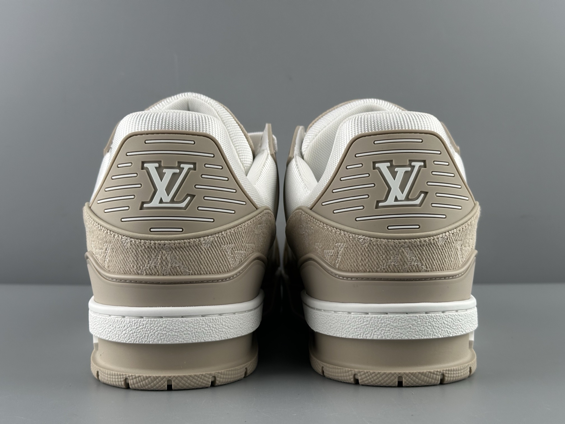 Louis Vuitton Trainer “Khaki Denim” (2025 Latest Version) Independently molded TPU drip plastic components Refined last shape through multiple manual adjustments Crafted with top-tier materials for the outsole Exceptional attention to detail — 99% accurate to the original - Image 16