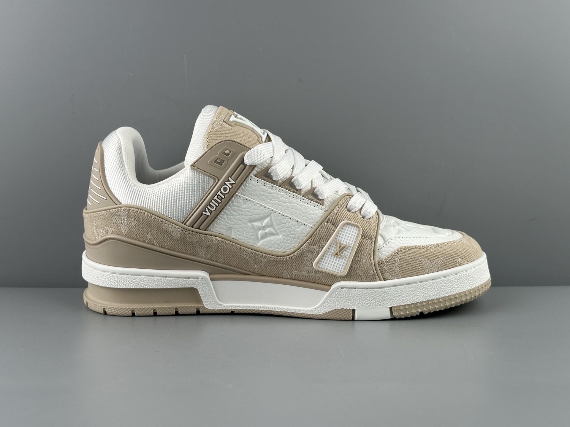 Louis Vuitton Trainer “Khaki Denim” (2025 Latest Version) Independently molded TPU drip plastic components Refined last shape through multiple manual adjustments Crafted with top-tier materials for the outsole Exceptional attention to detail — 99% accurate to the original - Image 17