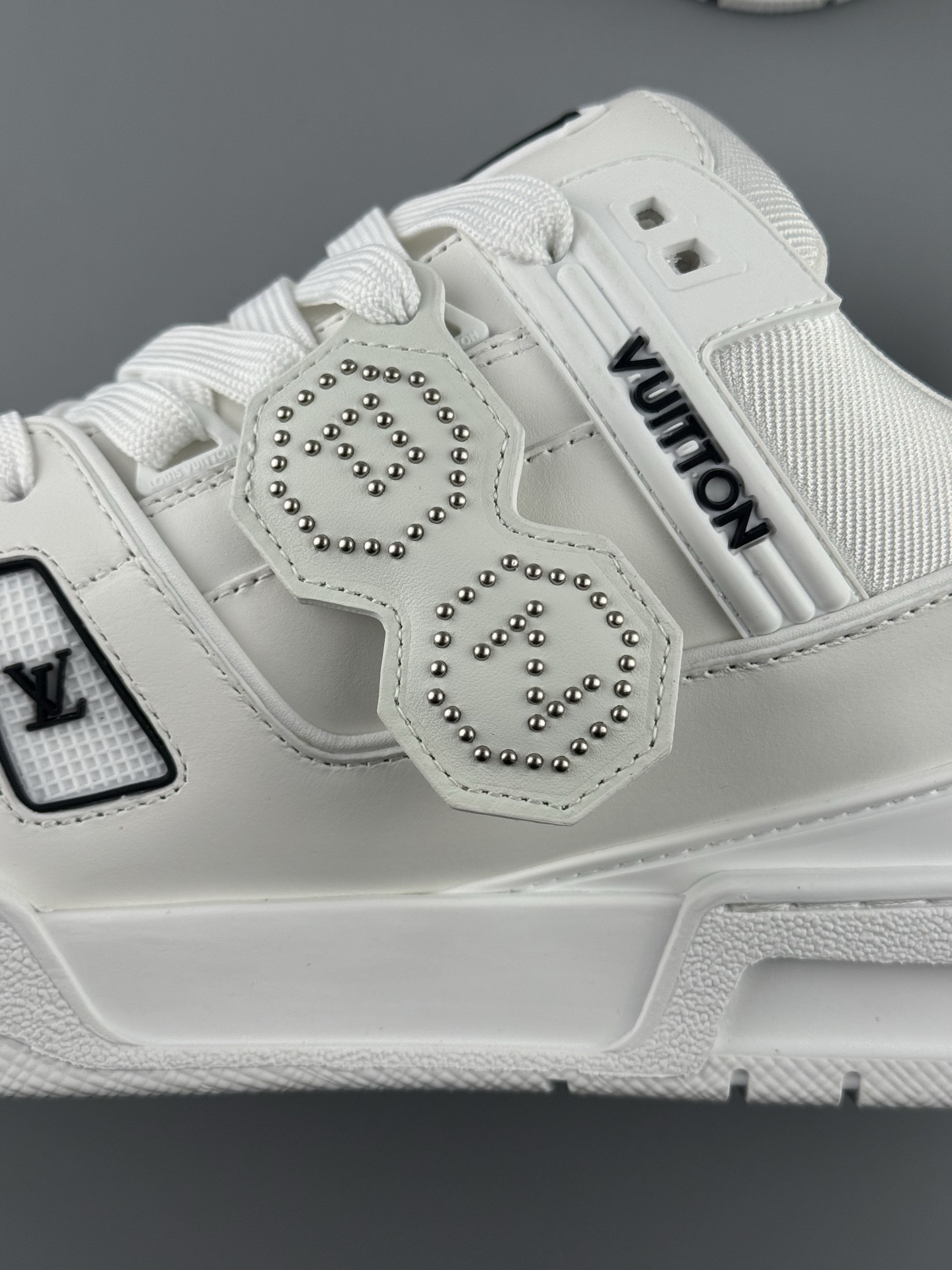 LV Trainer x NIGO Collaboration “Pure White Classic” 2025 Latest Edition Brand-new embossed leather design Crafted using premium-grade materials for exceptional durability Independently developed TPU drip-mold for a precise - Image 5
