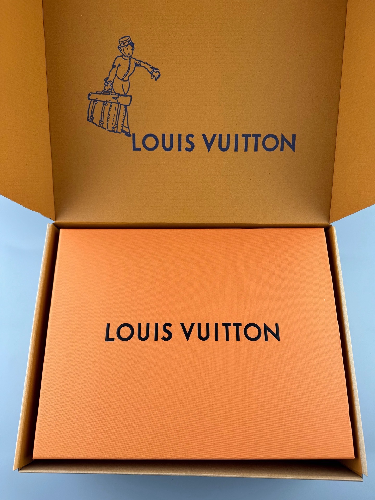 LV Trainer x NIGO Collaboration “Pure White Classic” 2025 Latest Edition Brand-new embossed leather design Crafted using premium-grade materials for exceptional durability Independently developed TPU drip-mold for a precise - Image 11