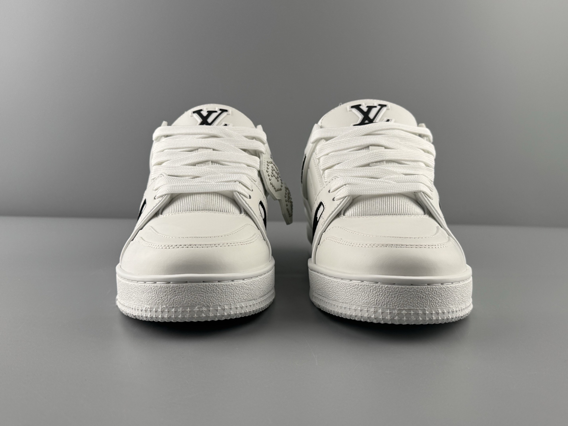 LV Trainer x NIGO Collaboration “Pure White Classic” 2025 Latest Edition Brand-new embossed leather design Crafted using premium-grade materials for exceptional durability Independently developed TPU drip-mold for a precise - Image 15