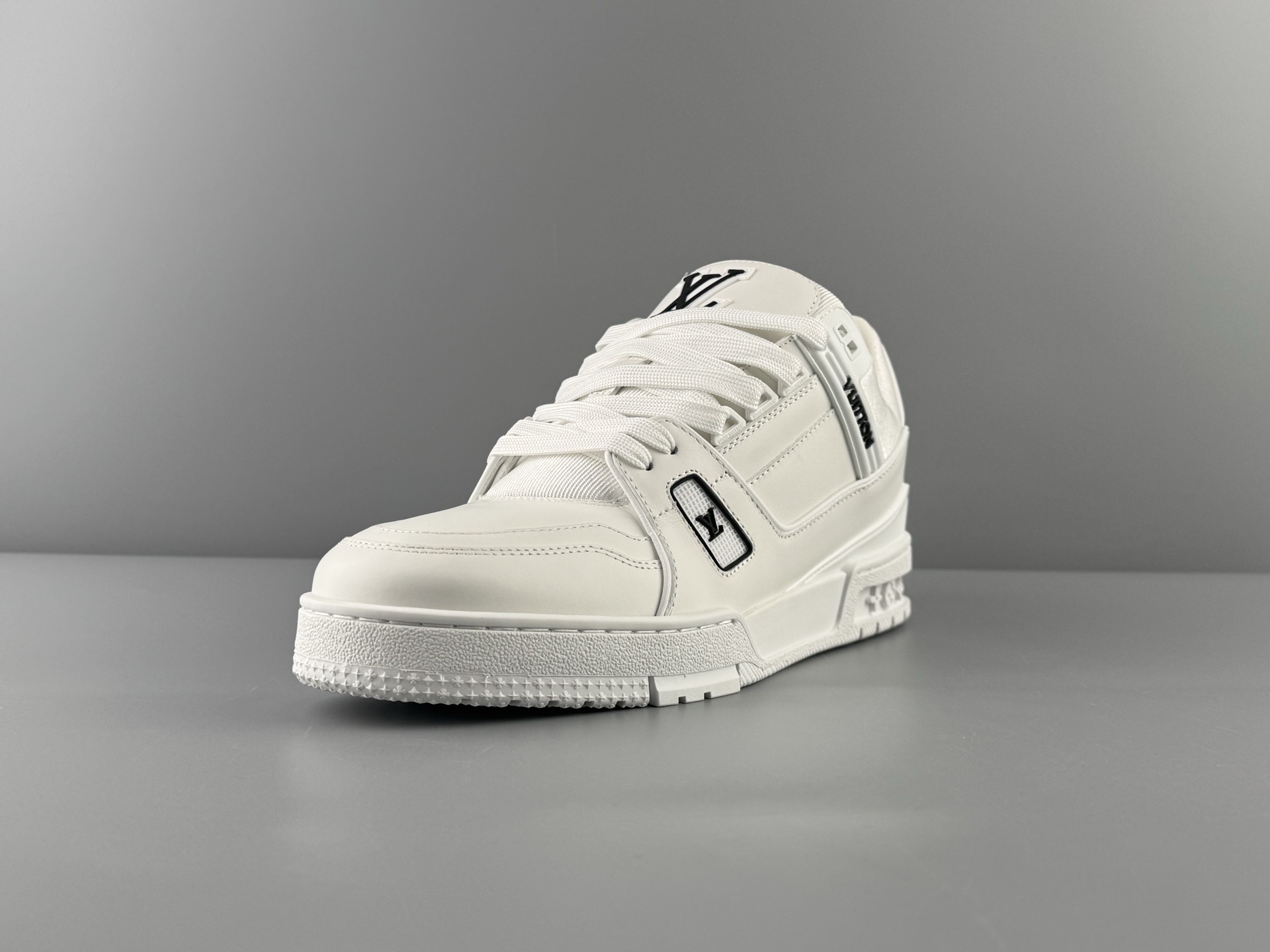 LV Trainer x NIGO Collaboration “Pure White Classic” 2025 Latest Edition Brand-new embossed leather design Crafted using premium-grade materials for exceptional durability Independently developed TPU drip-mold for a precise - Image 17