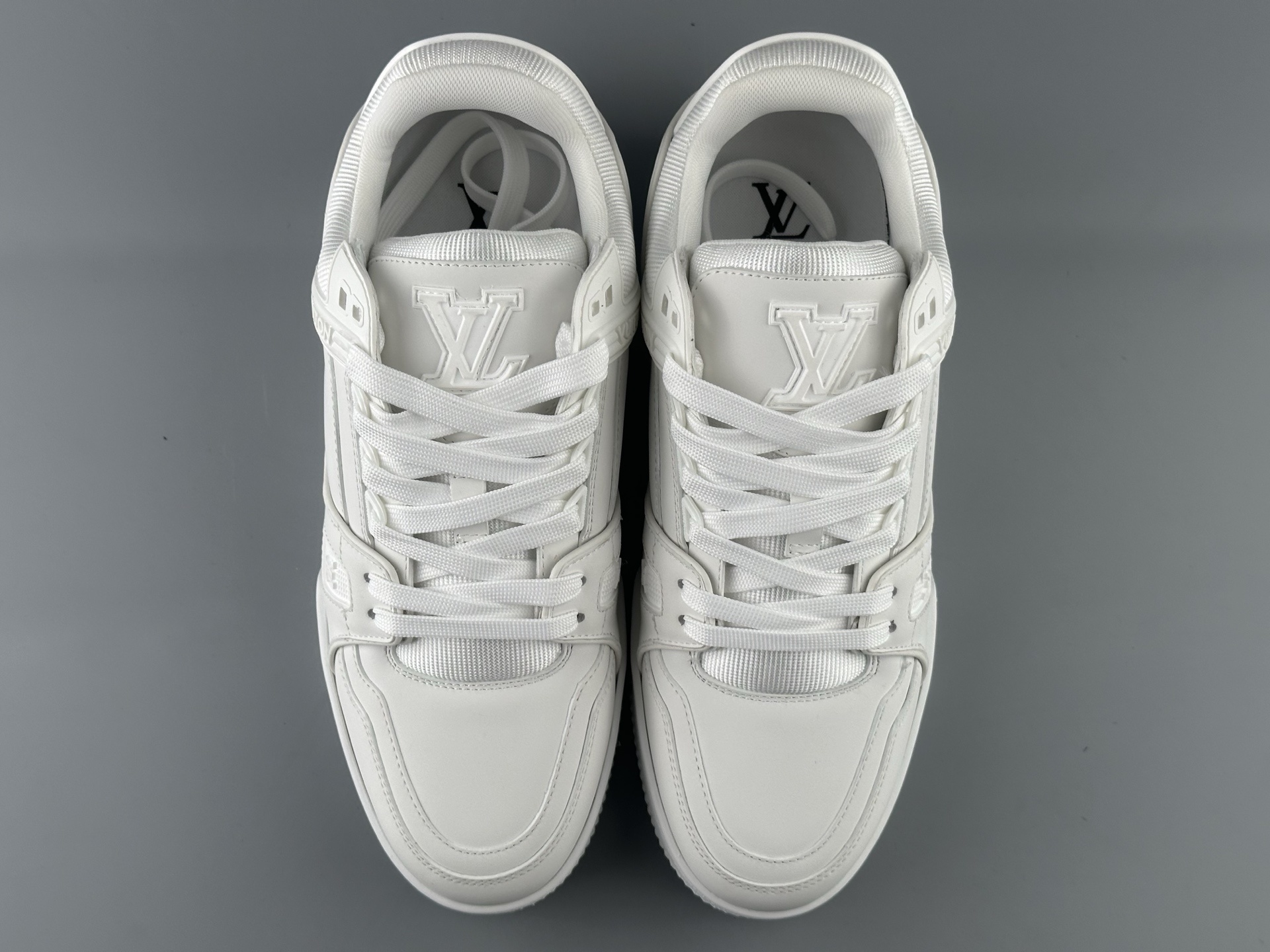 LV Trainer “Pure White Classic” 2025 Latest Version Brand-new embossed leather pattern Updated half-insert midsole for superior comfort and cushioning Crafted with premium-grade materials Independently developed TPU drip-mold for authentic texture and structure - Image 16