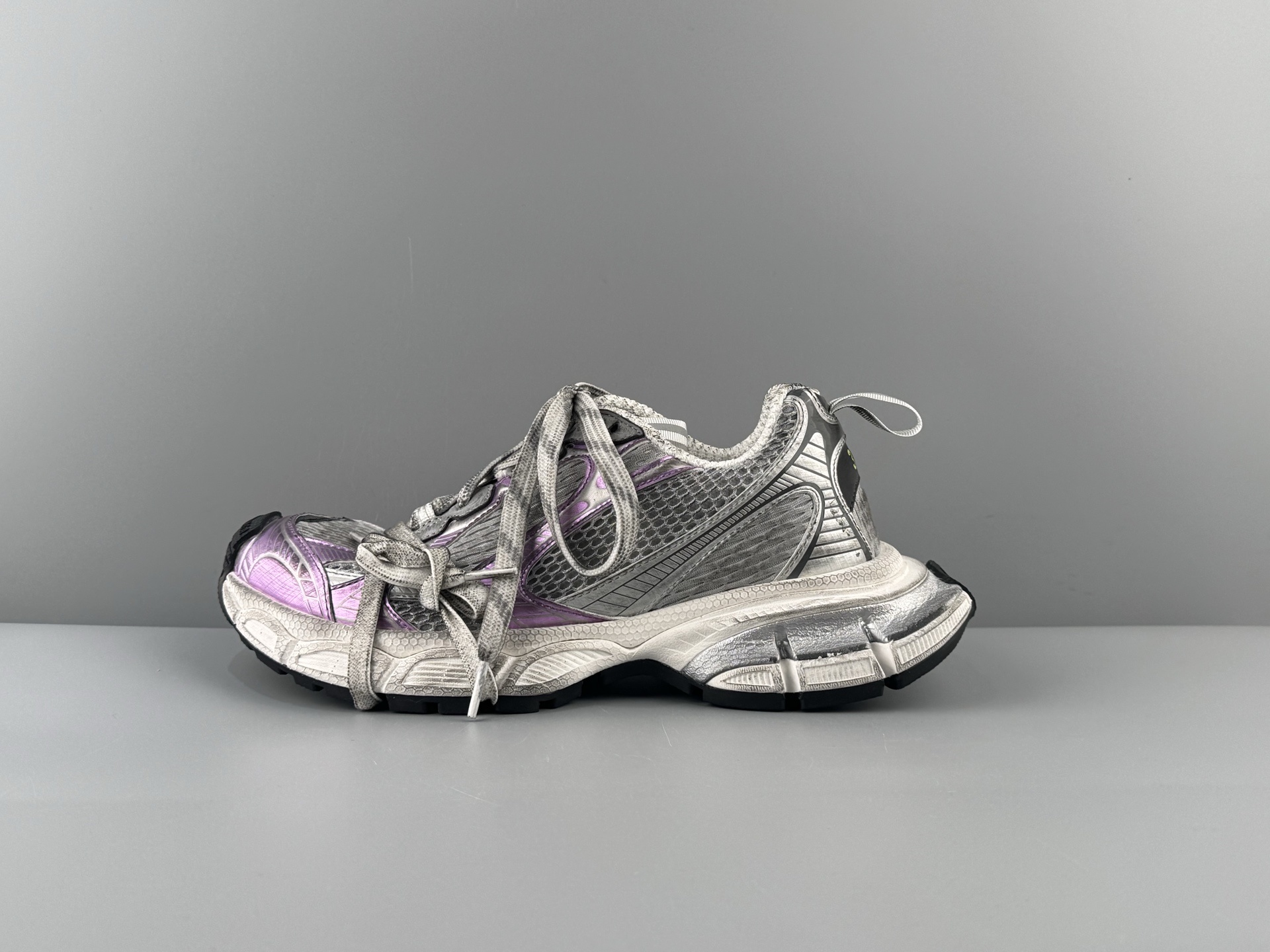 Balenciaga 3XL White & Purple Women’s Sneaker XXXL Premium quality from original factory molds. Made with authentic mesh and microfiber materials identical to the official source — ensuring perfect structure and texture.