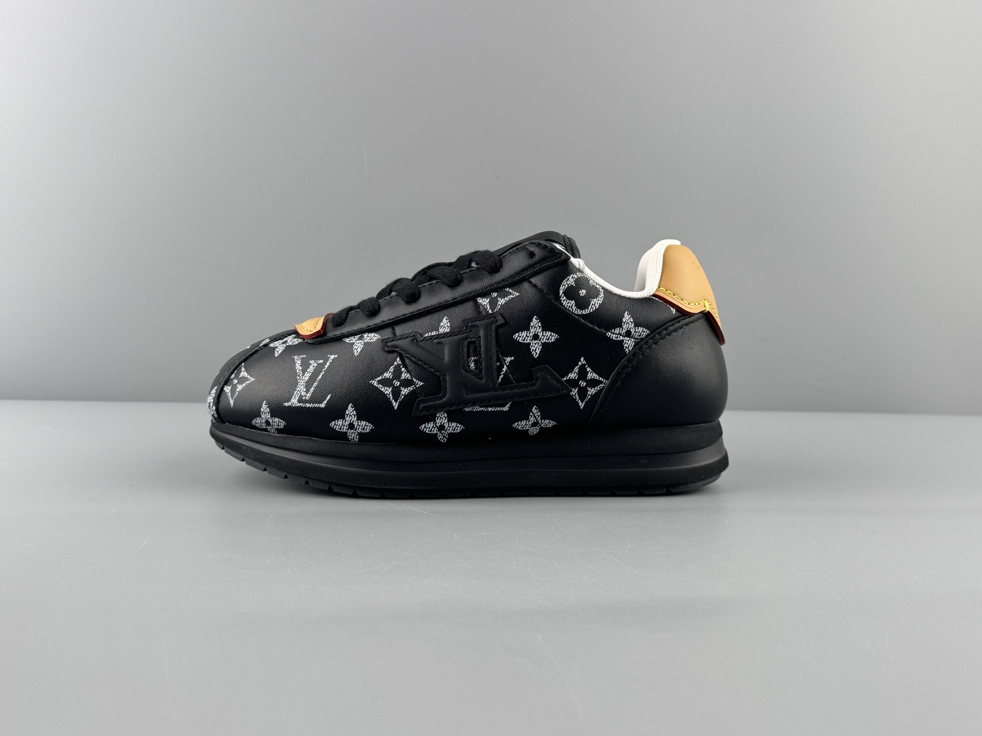 LOUIS VUITTON x Nigo Collaboration β Buttersoft FW25 Crafted from premium cowhide and lambskin leather, this low-top lifestyle sneaker features a rounded toe and classic lace-up design.