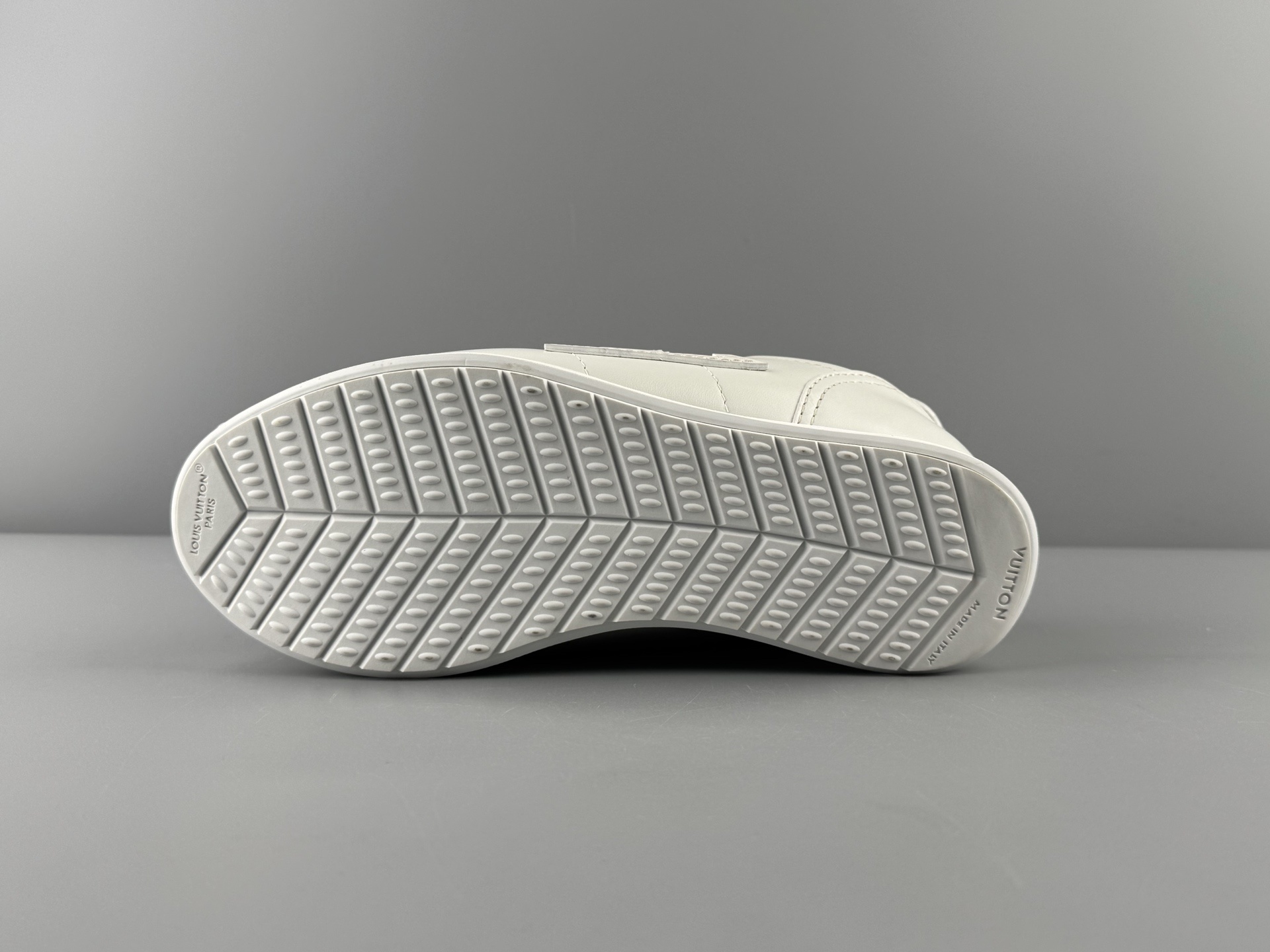 ChatGPT said: LOUIS VUITTON x Nigo Collaboration β Buttersoft FW25 Unisex Low-Top Casual Sneakers - Image 4