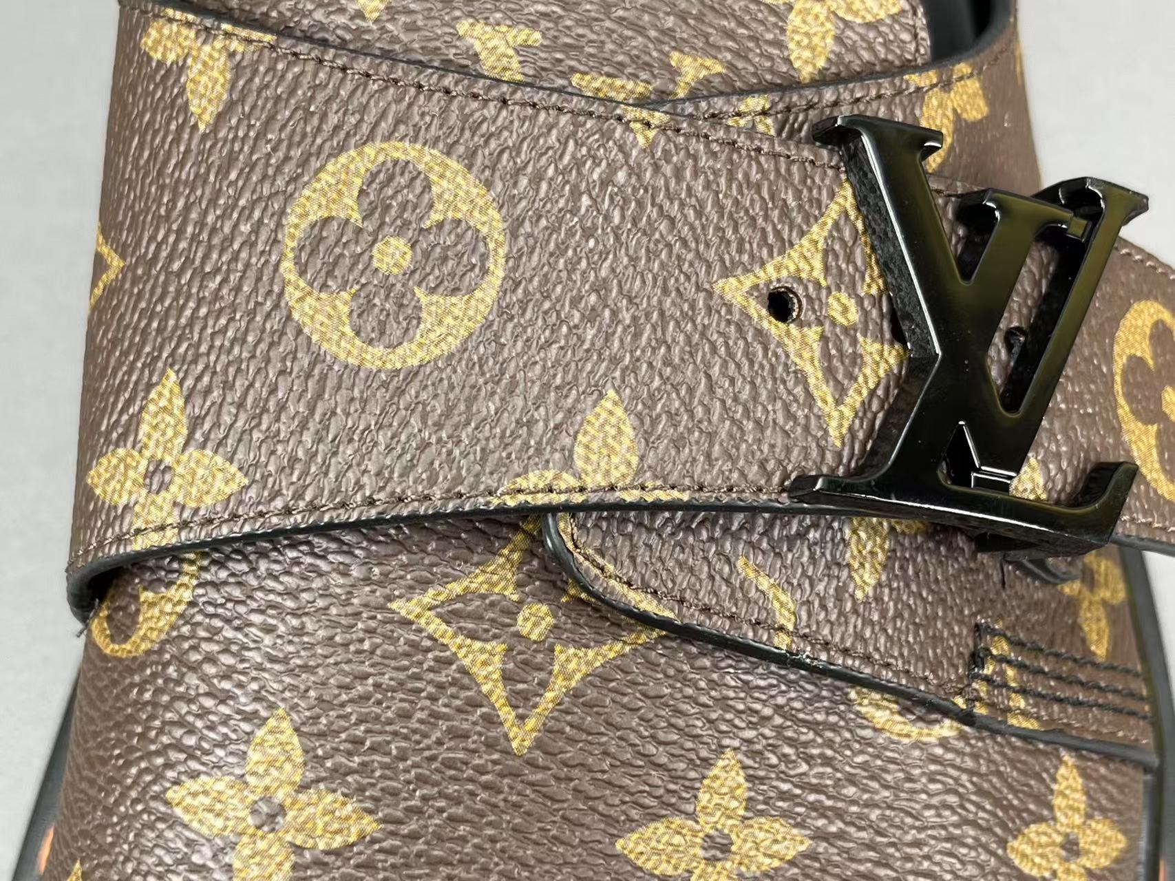 LOUIS VUITTON Easy LV Slides - Image 6