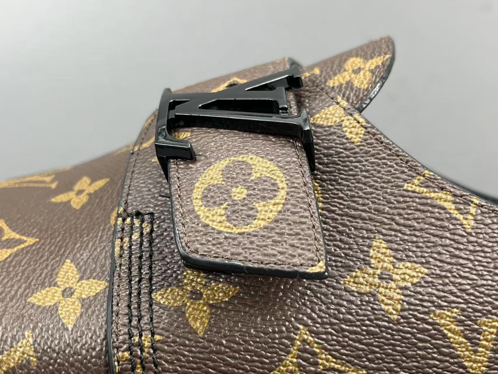 LOUIS VUITTON Easy LV Slides - Image 8