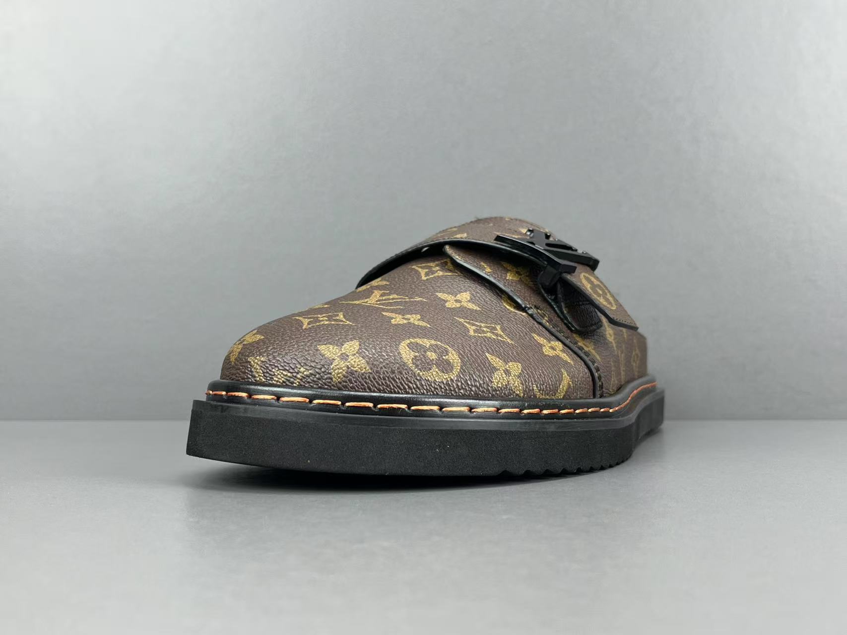 LOUIS VUITTON Easy LV Slides - Image 11