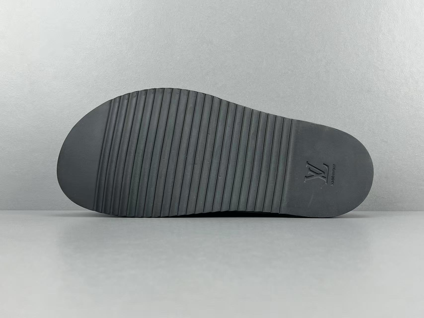 LOUIS VUITTON Easy LV Slides - Image 13