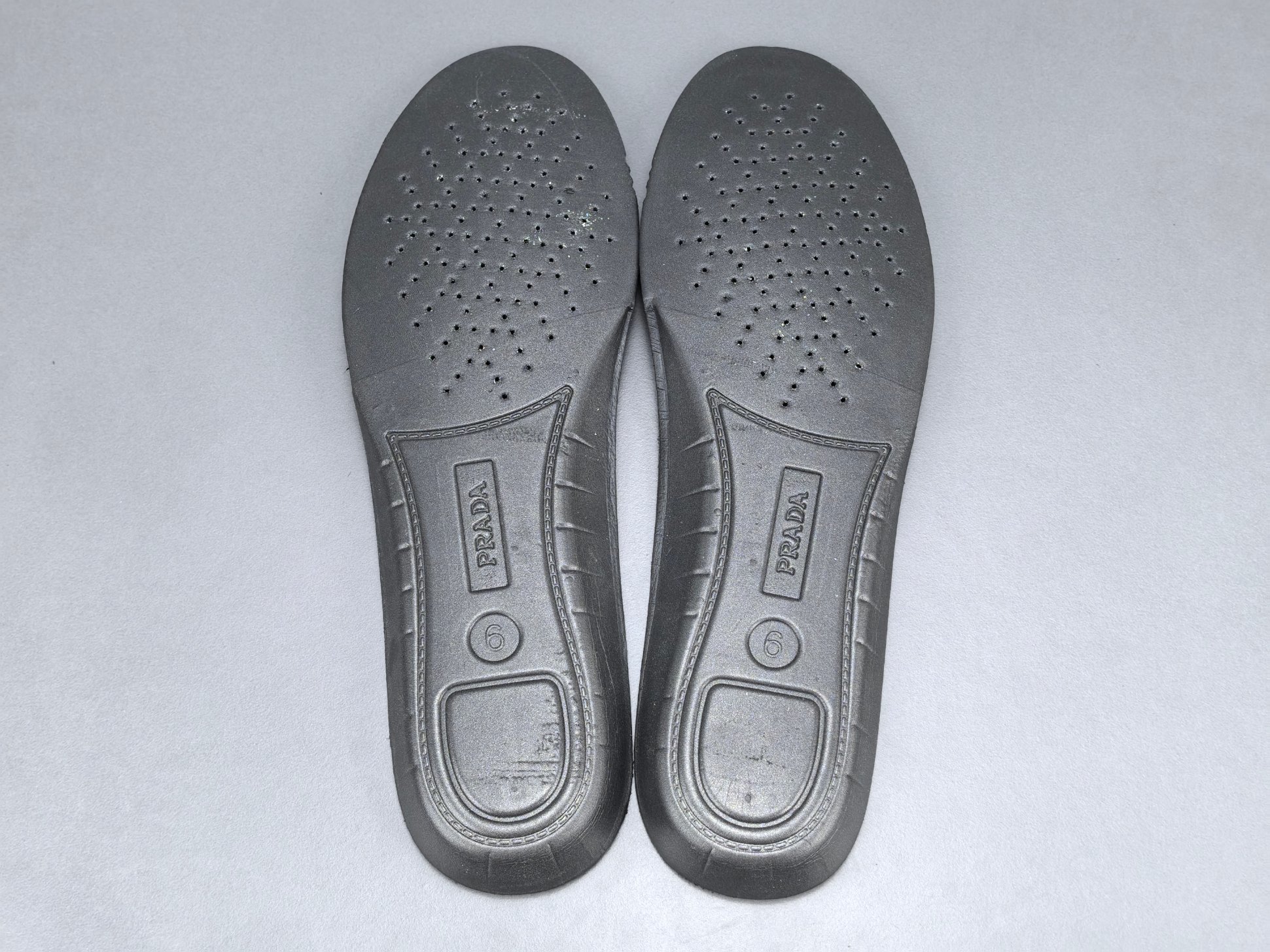 PRADA America’s Cup Sneakers Style: Round-toe, lace-up, low-top sports sneakers Premium original version with high-end craftsmanship - Image 3