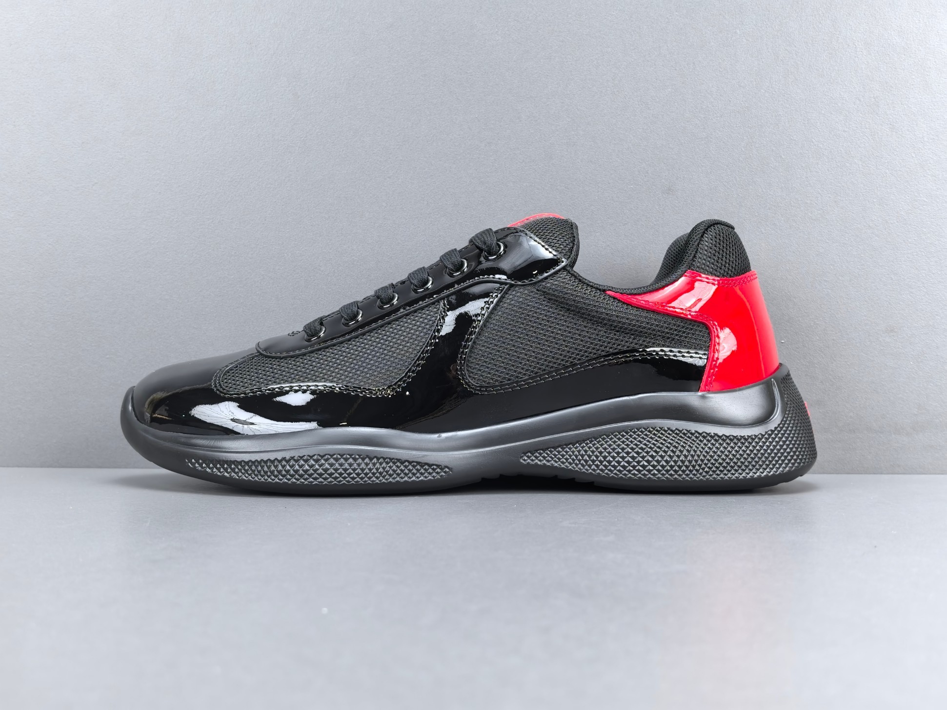 PRADA America’s Cup Sneakers Style: Round-toe, lace-up, low-top sports sneakers Premium original version with high-end craftsmanship - Image 10