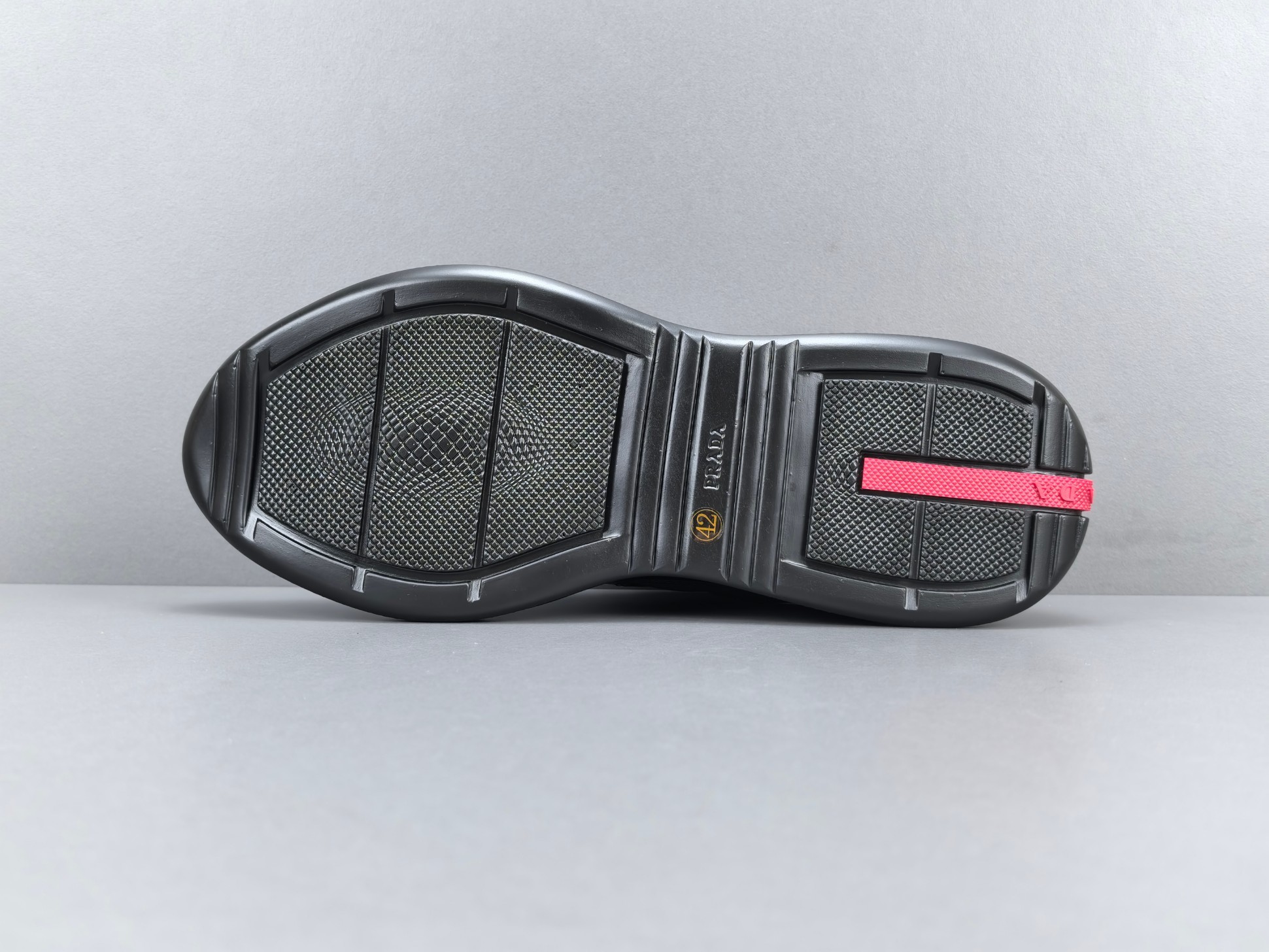 PRADA America’s Cup Sneakers Style: Round-toe, lace-up, low-top sports sneakers Premium original version with high-end craftsmanship - Image 13