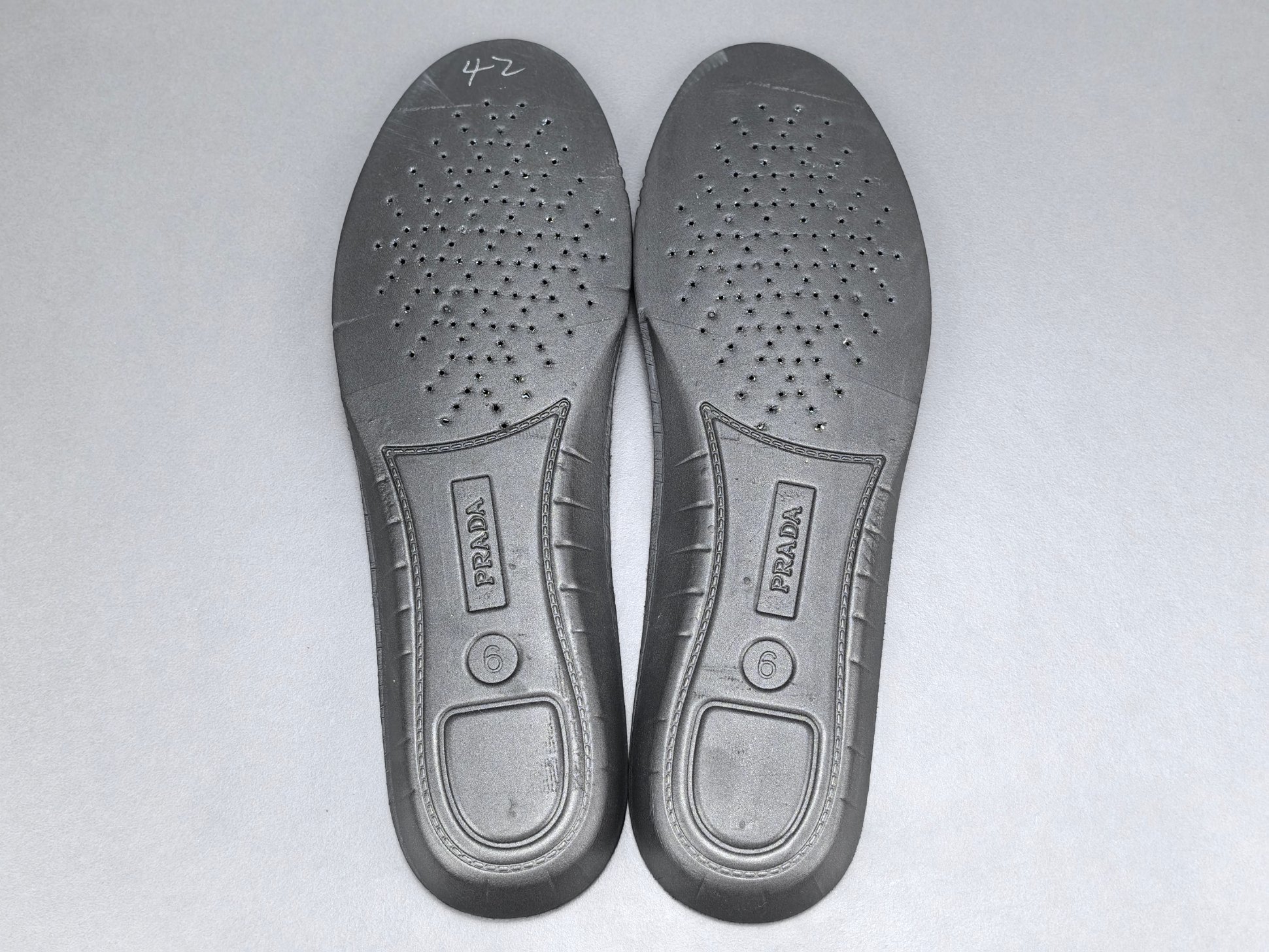 PRADA America’s Cup Sneakers Style: Round-toe, lace-up, low-top sports sneakers High-end original version Upper: Imported Flyknit fabric combined with patent leather - Image 6