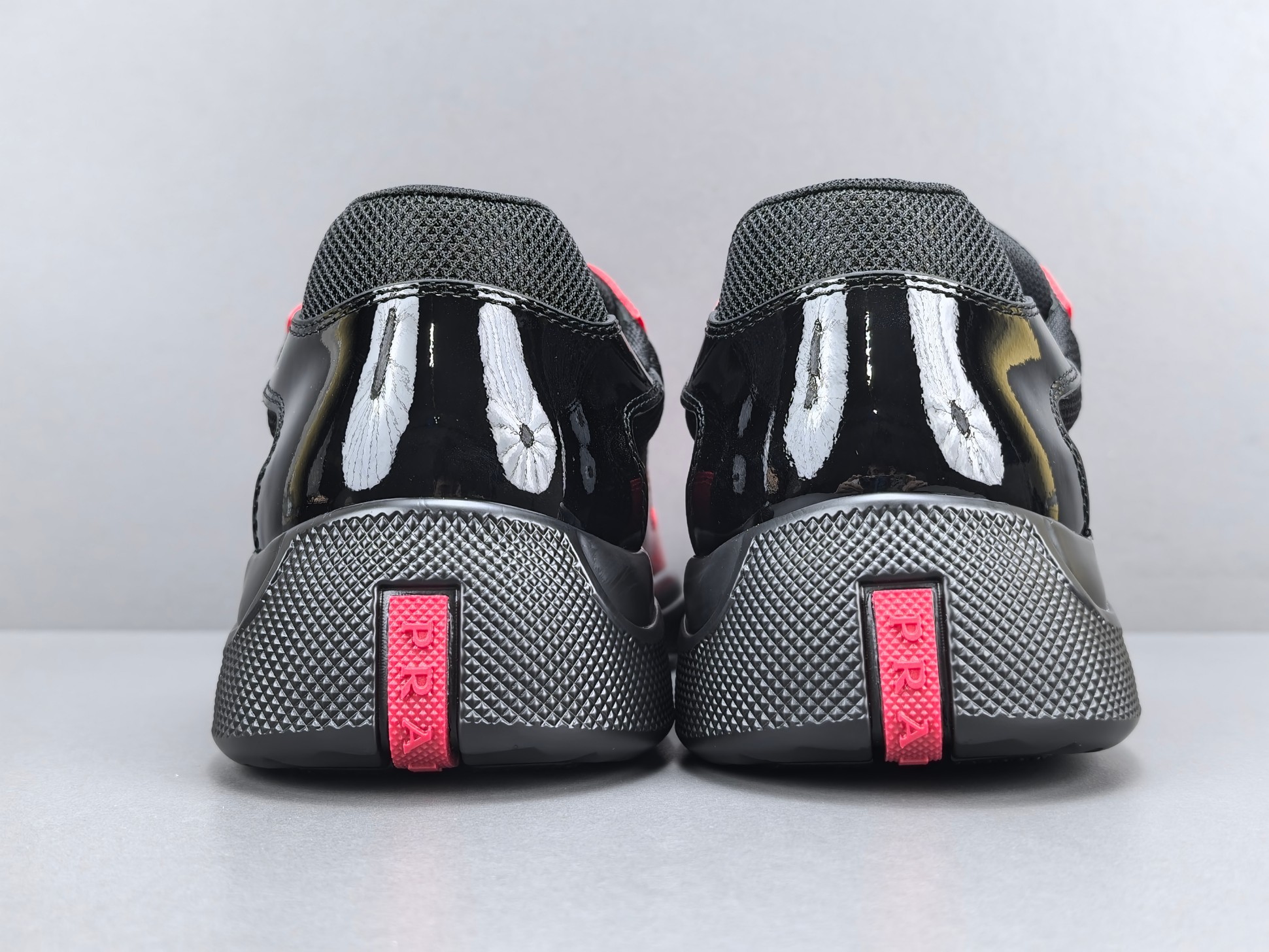 PRADA America’s Cup Sneakers Style: Round-toe, lace-up, low-top sports sneakers High-end original version Upper: Imported Flyknit fabric combined with patent leather - Image 18