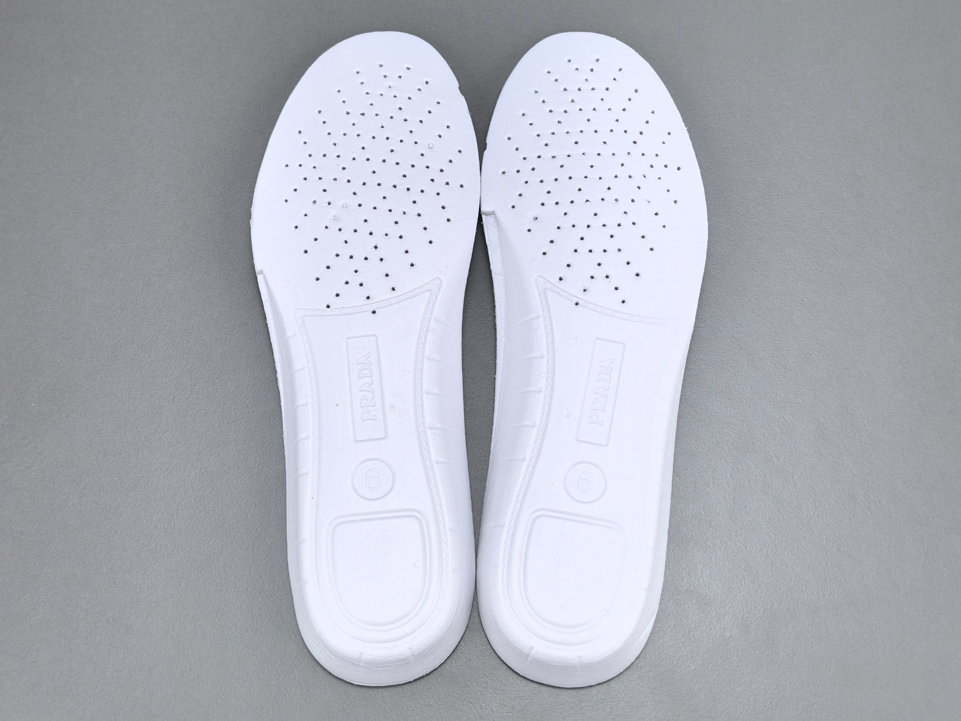 PRADA America’s Cup Sneakers Style: Round-toe, lace-up, low-top sports sneakers High-end original version Upper: Imported Flyknit fabric combined with patent leather - Image 6