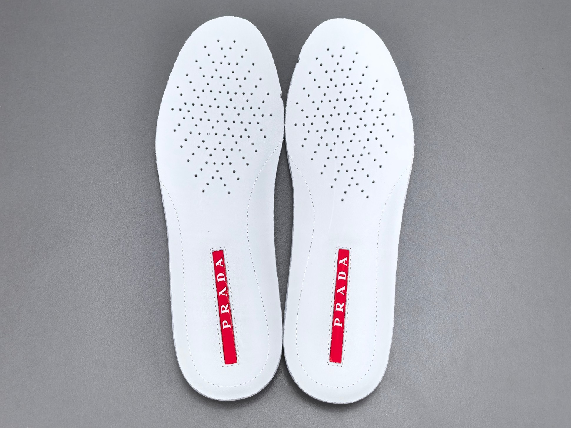 PRADA America’s Cup Sneakers Style: Round-toe, lace-up, low-top sports sneakers High-end original version Upper: Imported Flyknit fabric combined with patent leather - Image 7