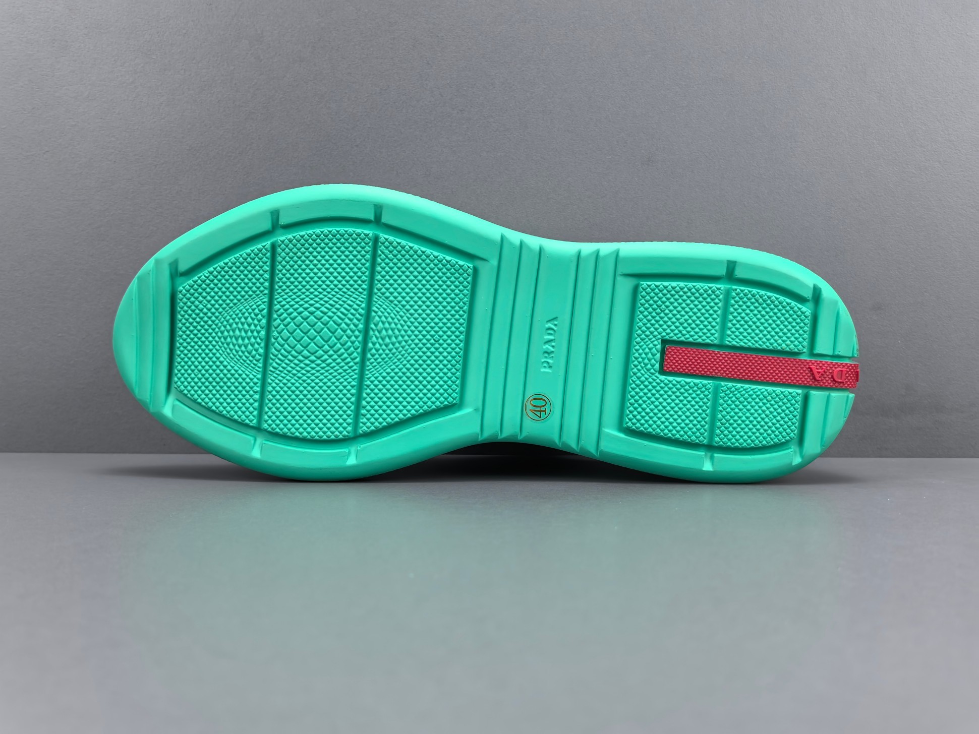 PRADA America’s Cup Sneakers Style: Round-toe, lace-up, low-top sports sneakers High-end original version Upper: Imported Flyknit fabric combined with patent leather - Image 17