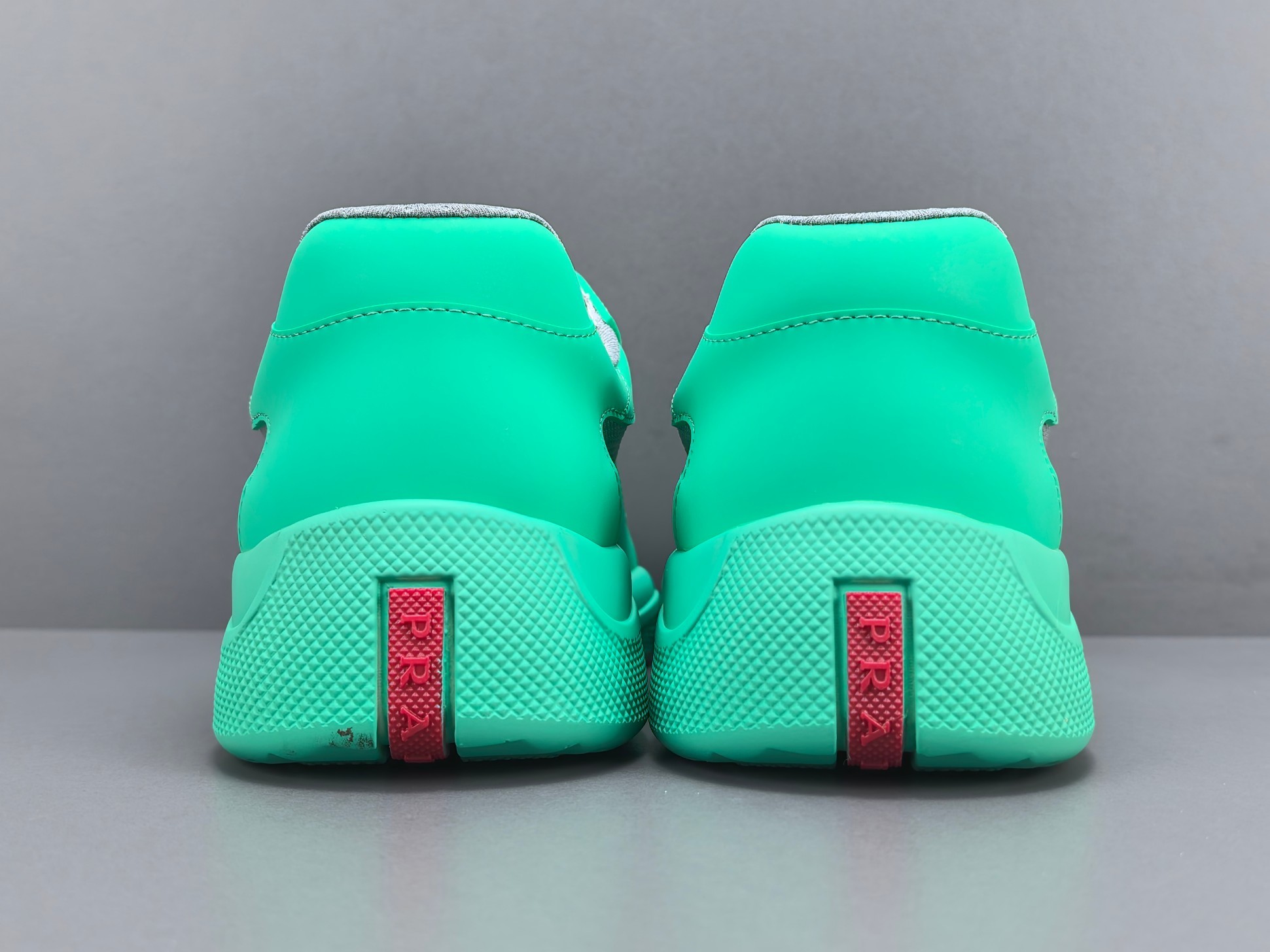 PRADA America’s Cup Sneakers Style: Round-toe, lace-up, low-top sports sneakers High-end original version Upper: Imported Flyknit fabric combined with patent leather - Image 18