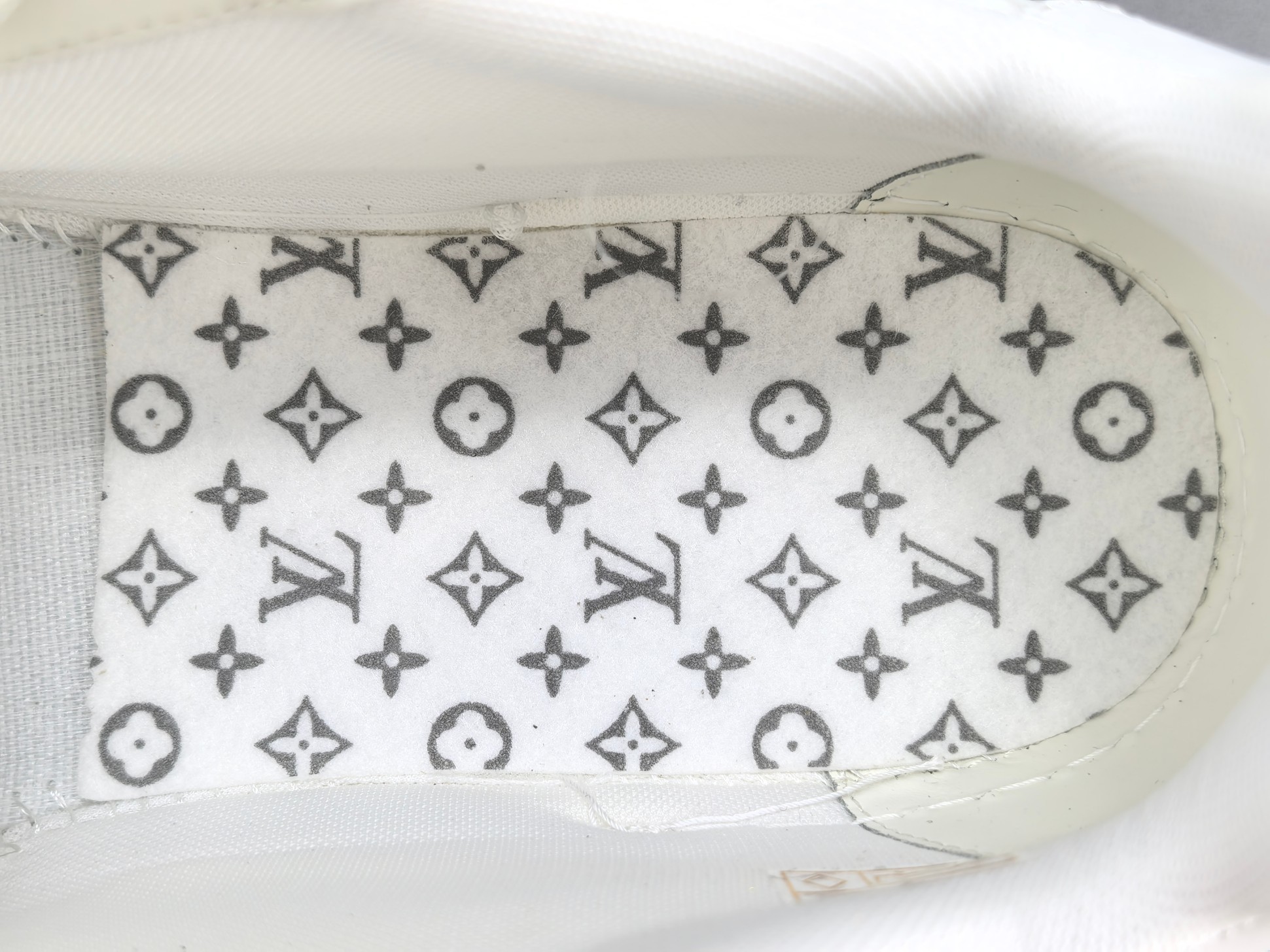 LV Trainer 2025 Cruise 🛳️ Limited Edition Designed by Virgil Abloh, this exclusive edition draws inspiration from vintage basketball sneakers, reinterpreting them through Louis Vuitton’s signature luxury craftsmanship. - Image 3
