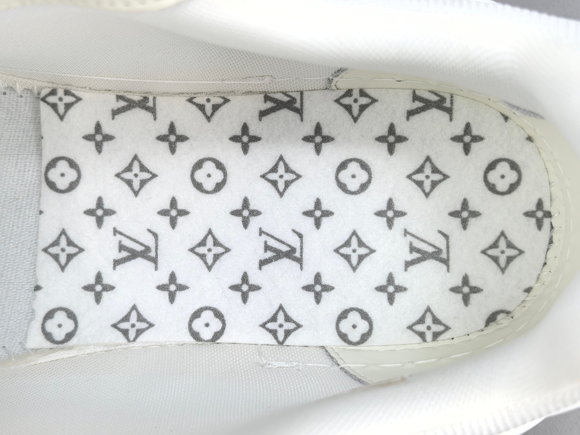 LOUIS VUITTON x Nigo Collaboration – FW25 Trainer A luxurious men’s low-top sneaker from the FW25 collection, blending Louis Vuitton’s refined craftsmanship with Nigo’s distinctive streetwear flair. - Image 7