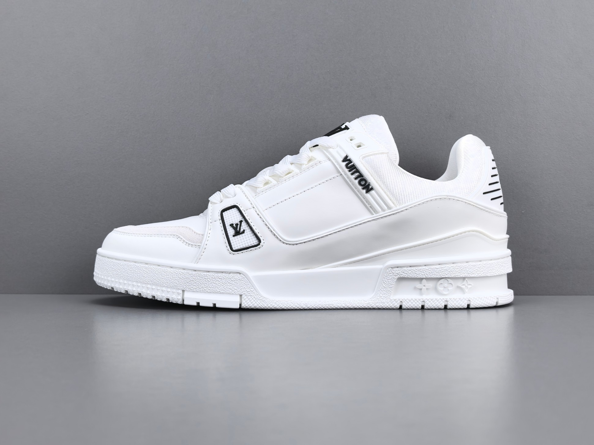 LOUIS VUITTON x Nigo Collaboration – FW25 Trainer A luxurious men’s low-top sneaker from the FW25 collection, blending Louis Vuitton’s refined craftsmanship with Nigo’s distinctive streetwear flair.