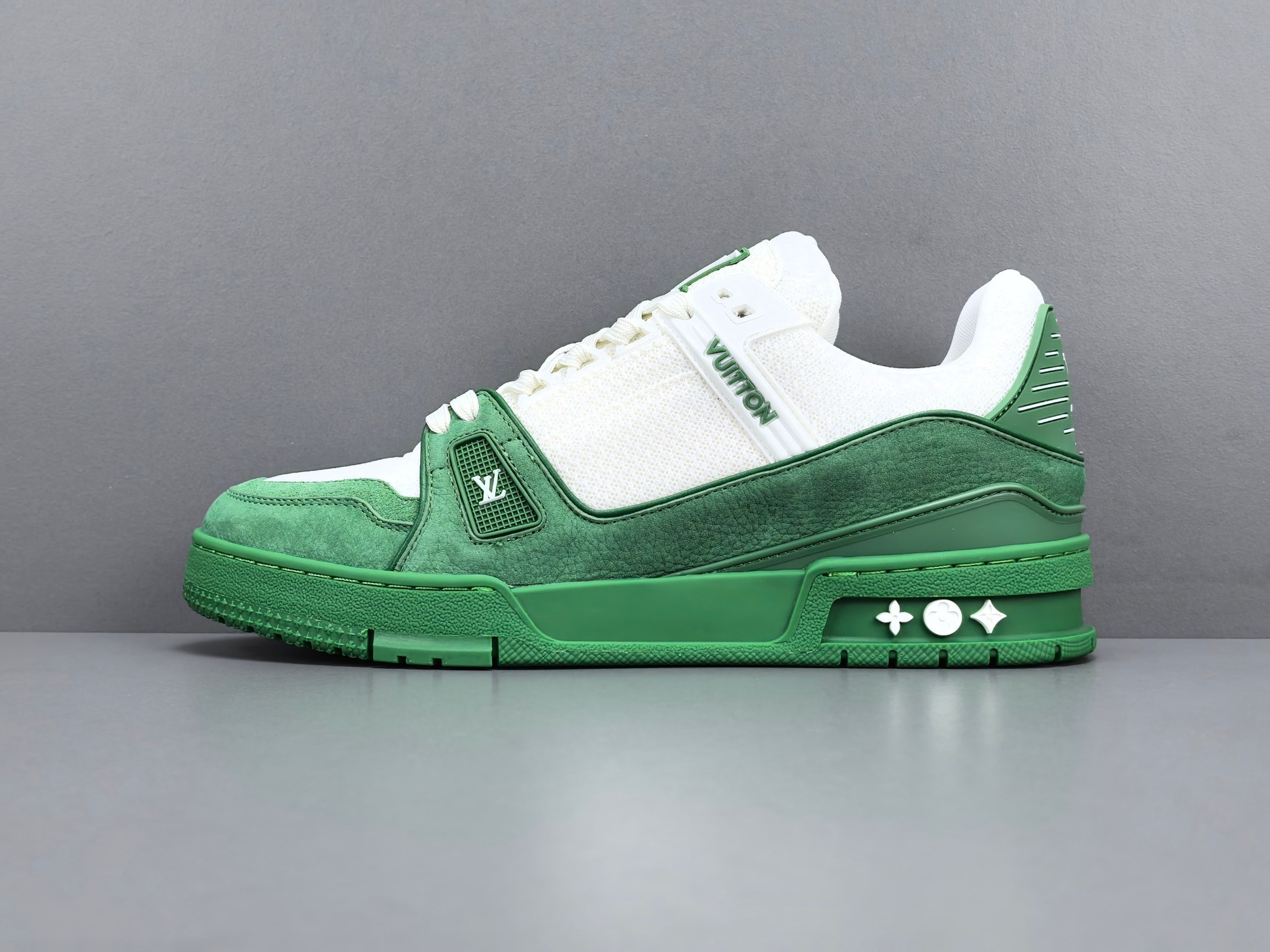 Louis Vuitton Trainer 2025 Edition Designed under the creative vision of Virgil Abloh, this LV Trainer draws inspiration from vintage basketball sneakers, blending heritage aesthetics with modern luxury.