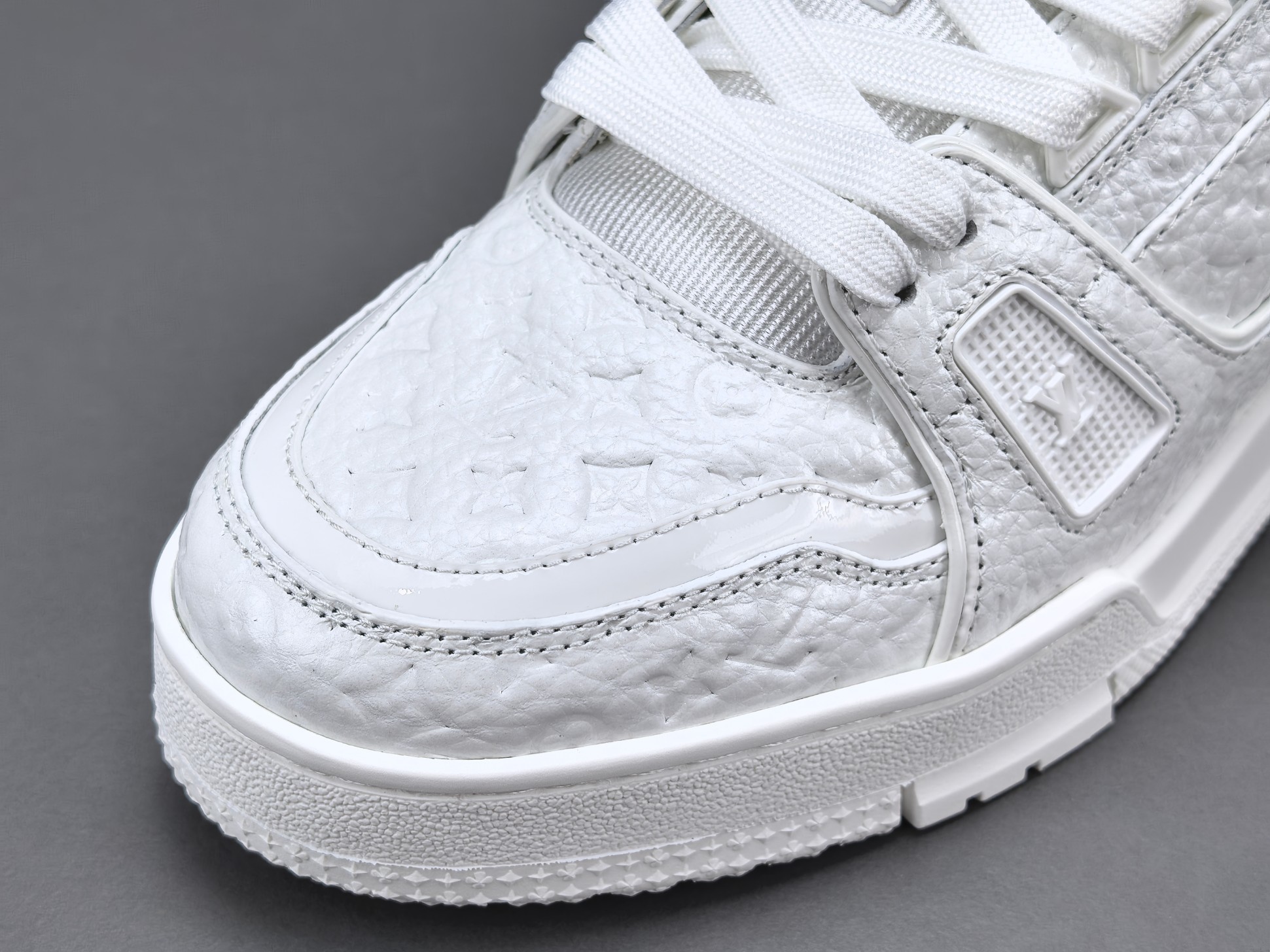 Louis Vuitton Trainer 2025 Edition Designed under the creative vision of Virgil Abloh, this LV Trainer draws inspiration from vintage basketball sneakers, blending heritage aesthetics with modern luxury. - Image 2