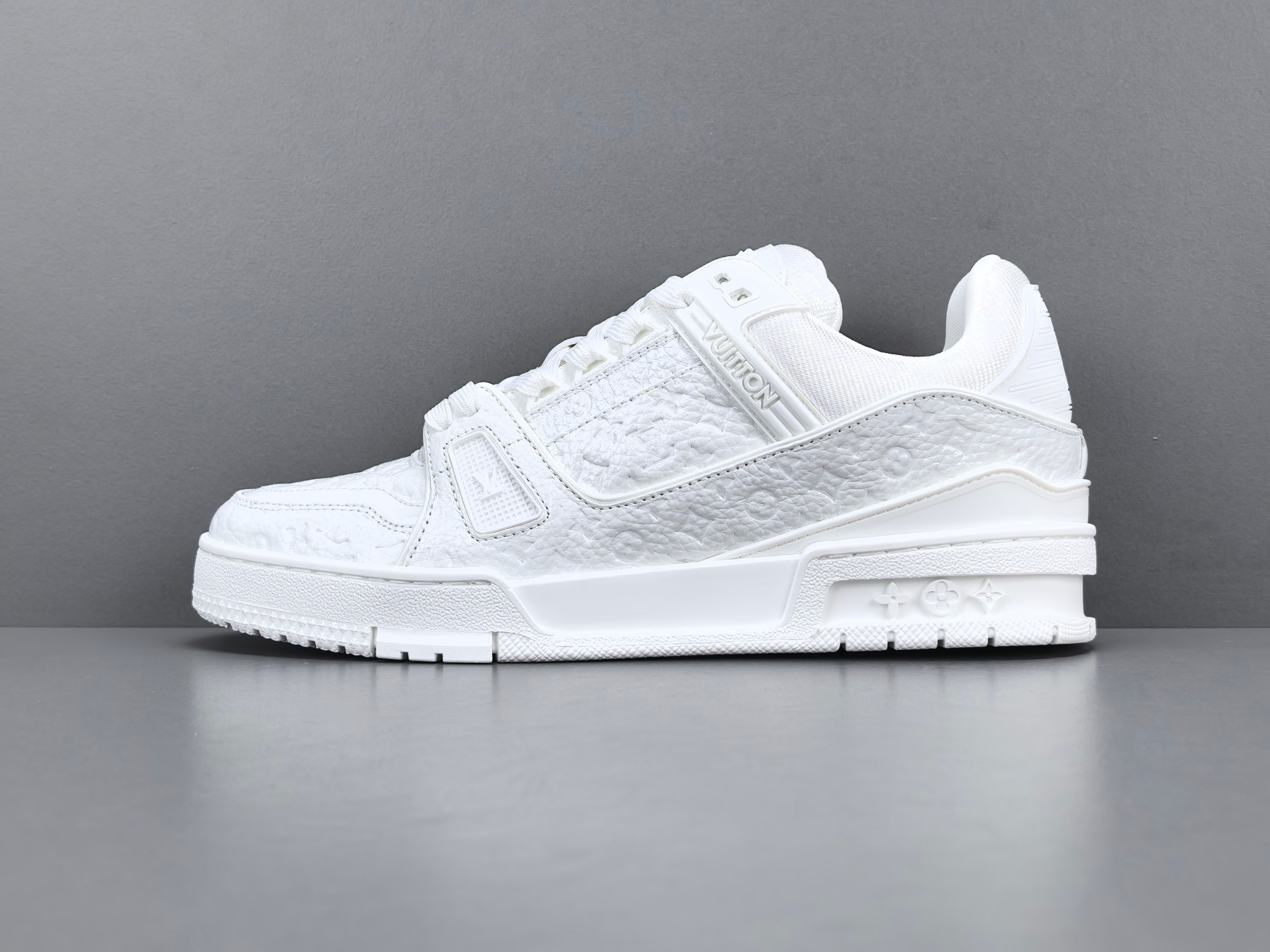 Louis Vuitton Trainer 2025 Edition Designed under the creative vision of Virgil Abloh, this LV Trainer draws inspiration from vintage basketball sneakers, blending heritage aesthetics with modern luxury.