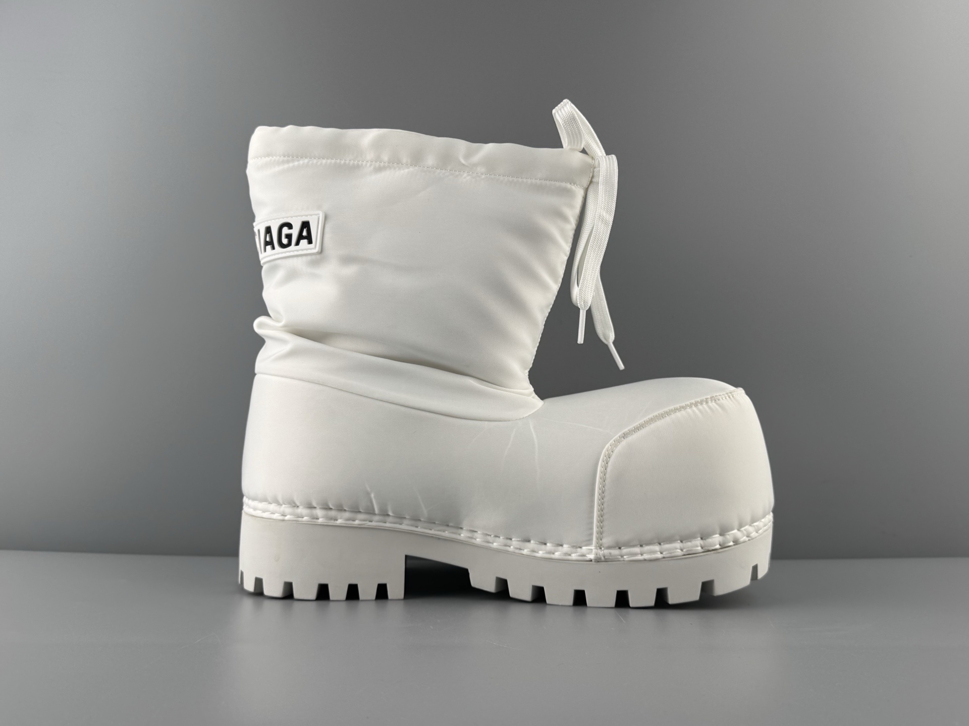 Balenciaga Alaska FW24 SKIWEAR Collection β Fleece-Lined Short Boots. Warm, versatile, and comfortable winter design from the Balenciaga SKIWEAR line. - Image 4